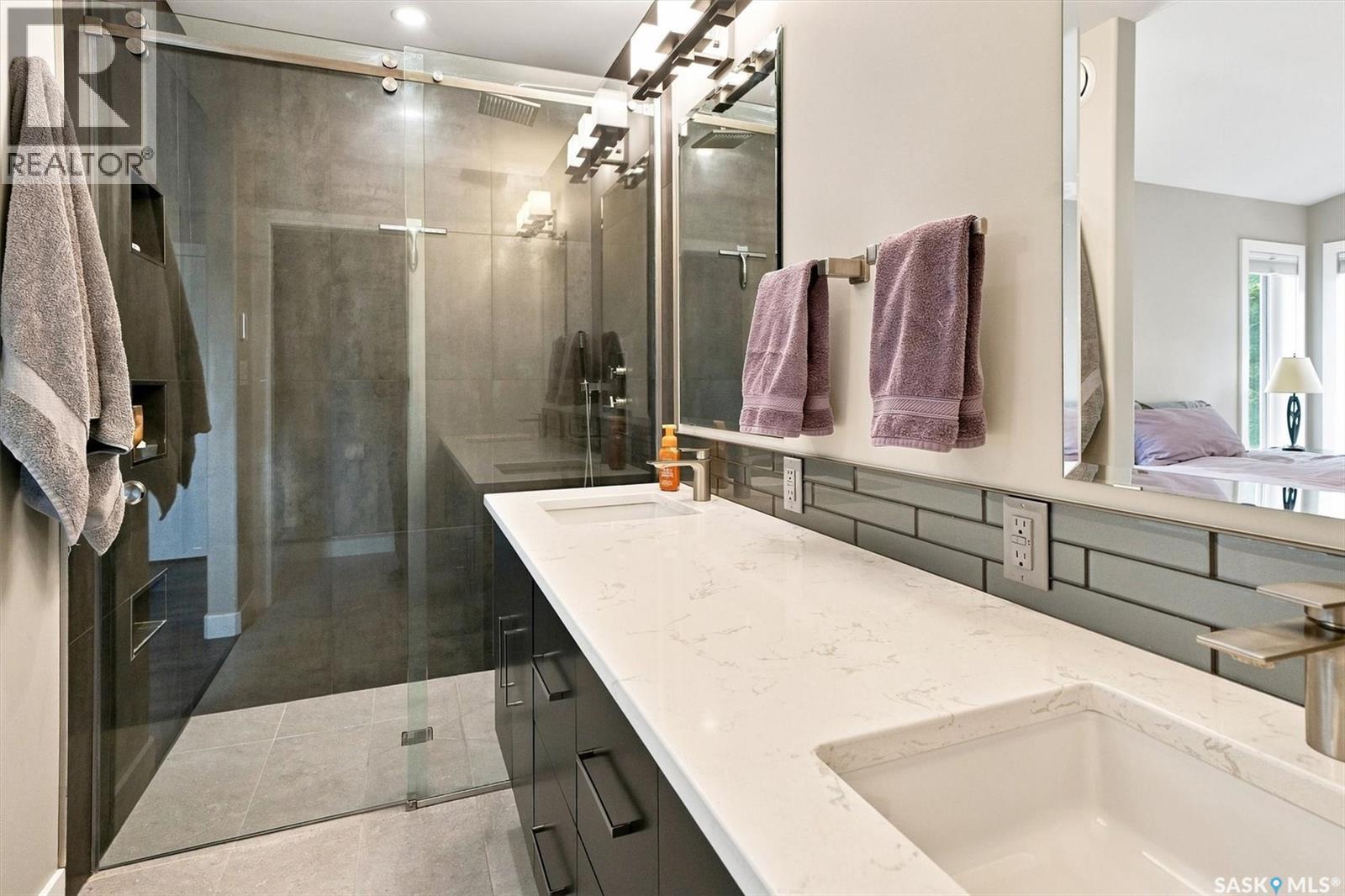 547 Bayview Terrace, Saskatoon, SK - Indoor Photo Showing Bathroom