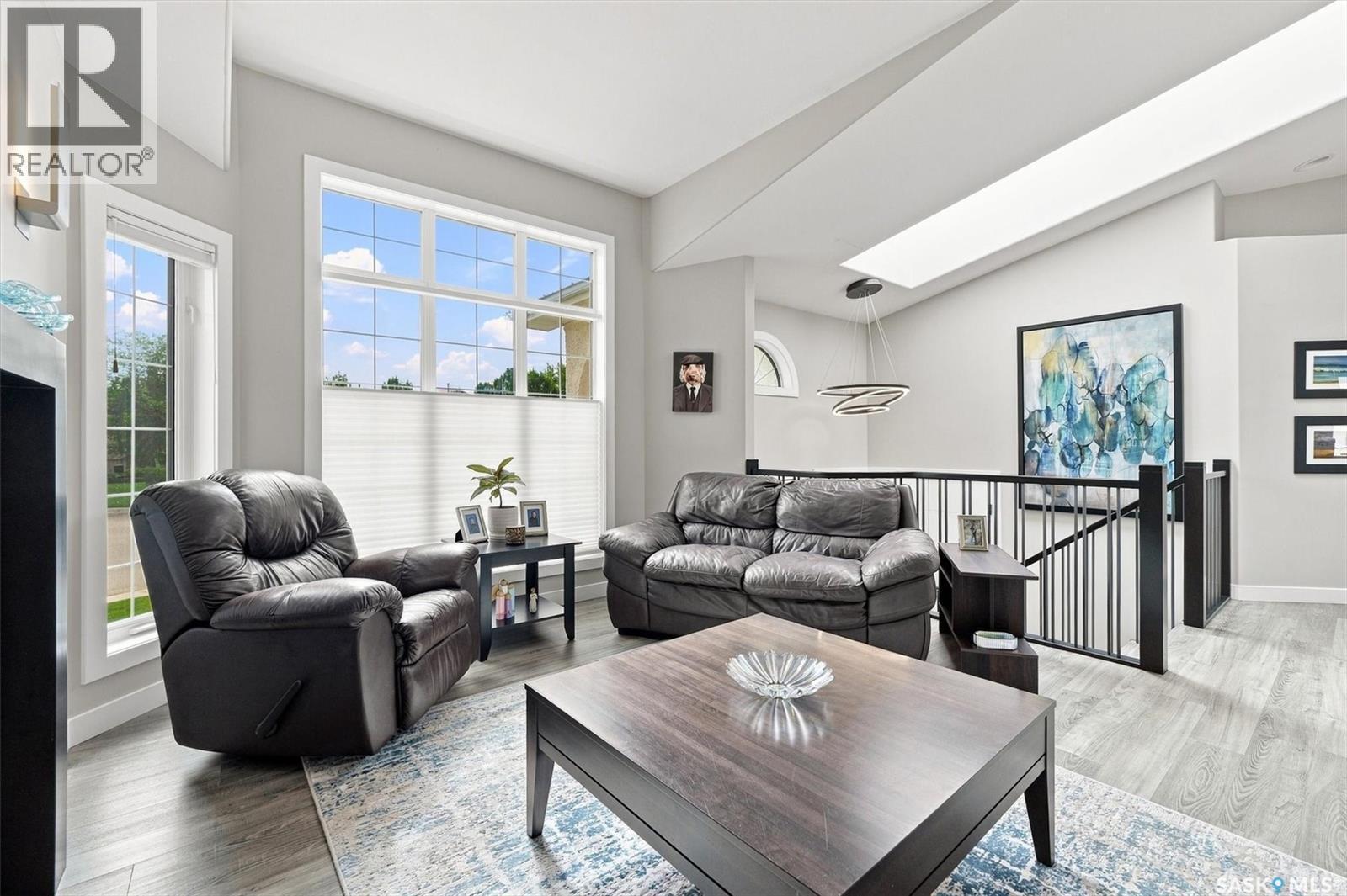 547 Bayview Terrace, Saskatoon, SK - Indoor Photo Showing Living Room