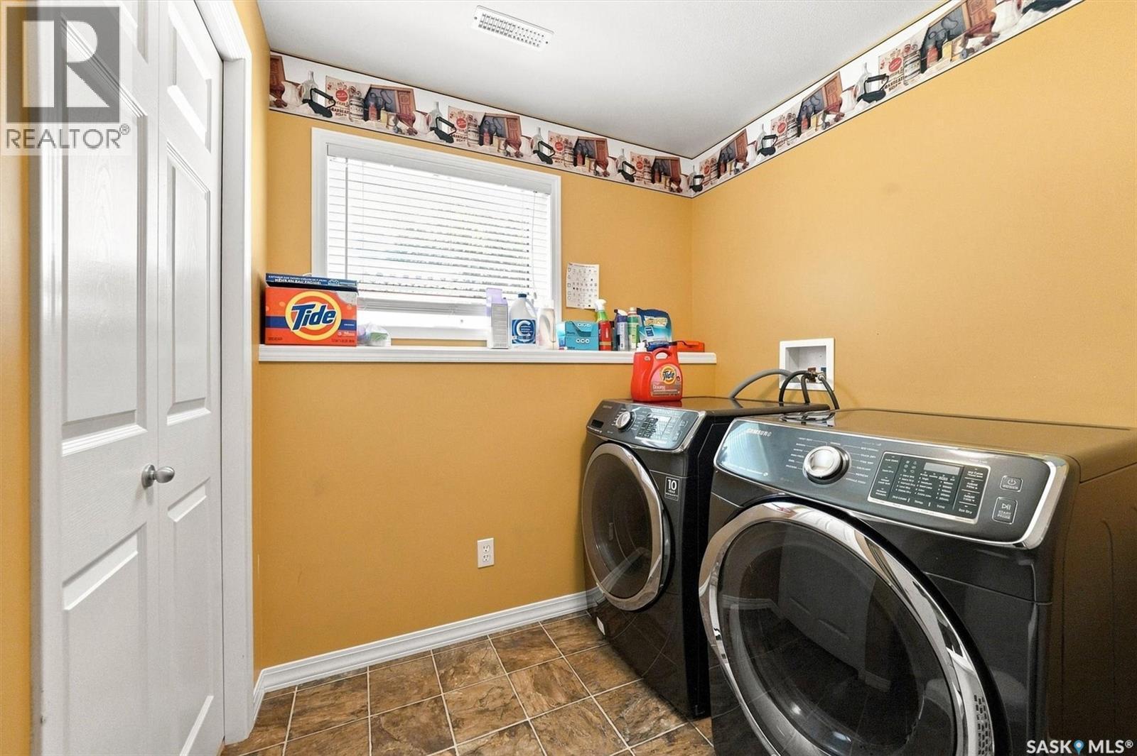 547 Bayview Terrace, Saskatoon, SK - Indoor Photo Showing Laundry Room