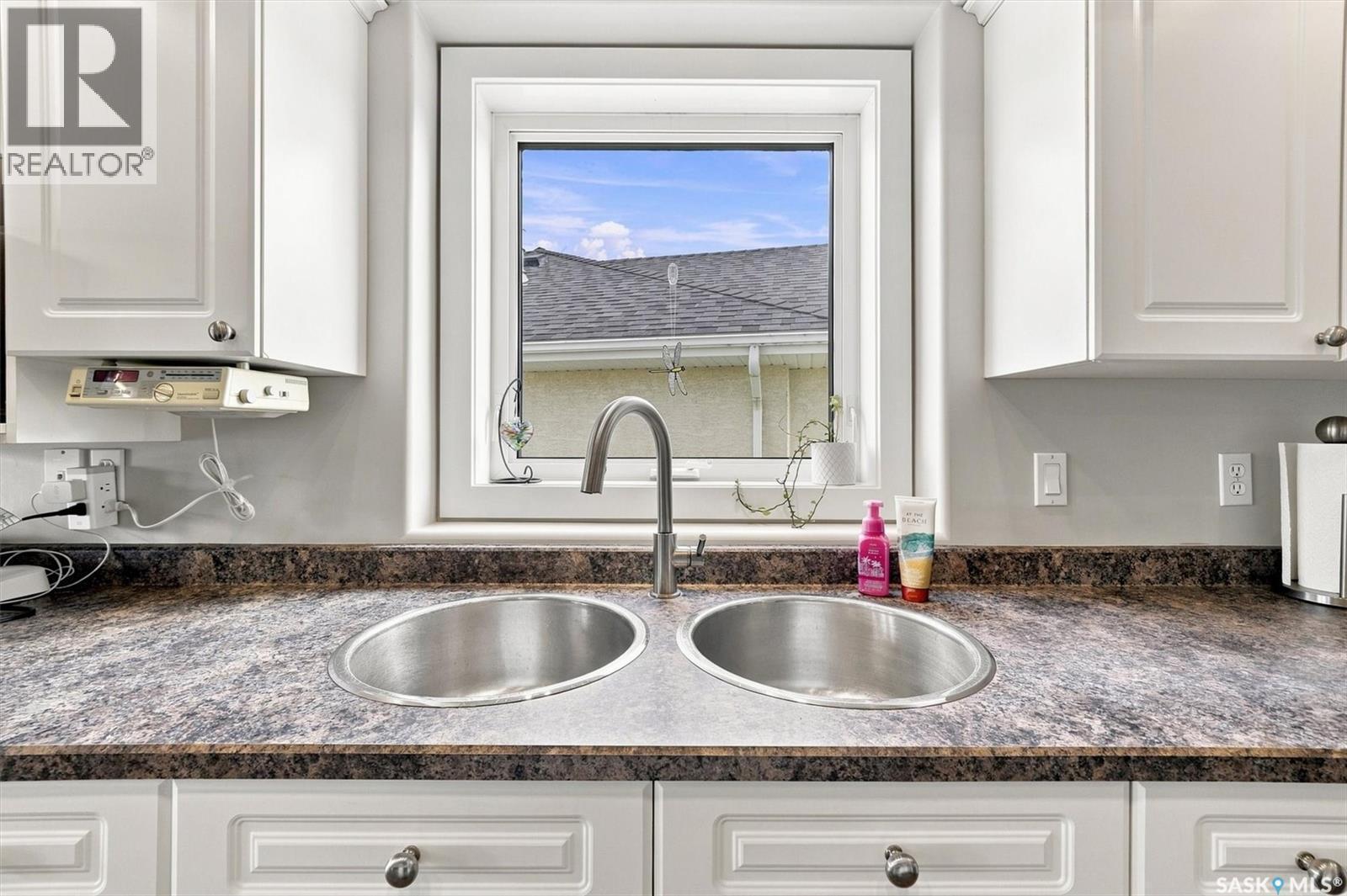 547 Bayview Terrace, Saskatoon, SK - Indoor Photo Showing Kitchen With Double Sink