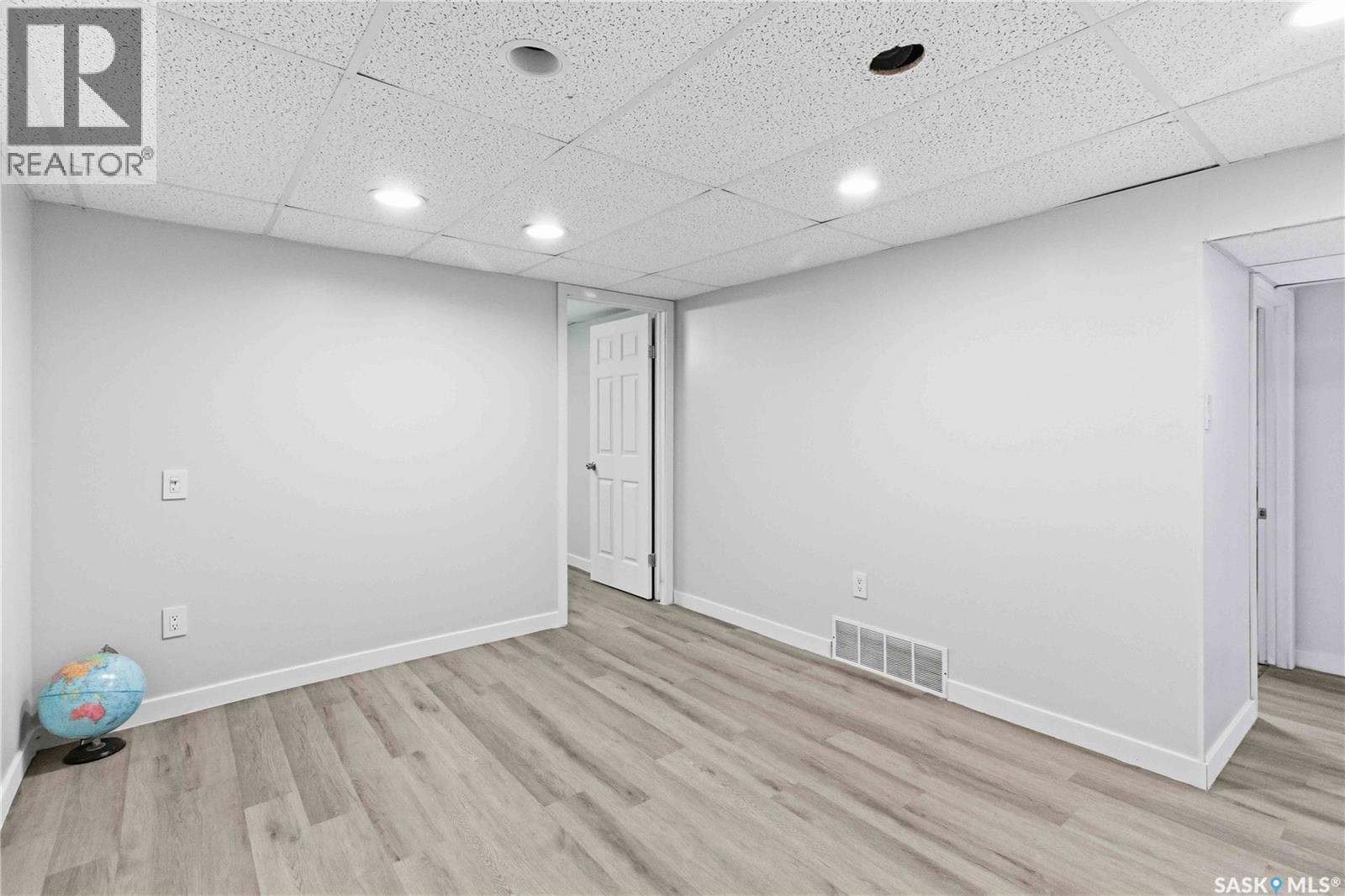 322 U Avenue N, Saskatoon, SK - Indoor