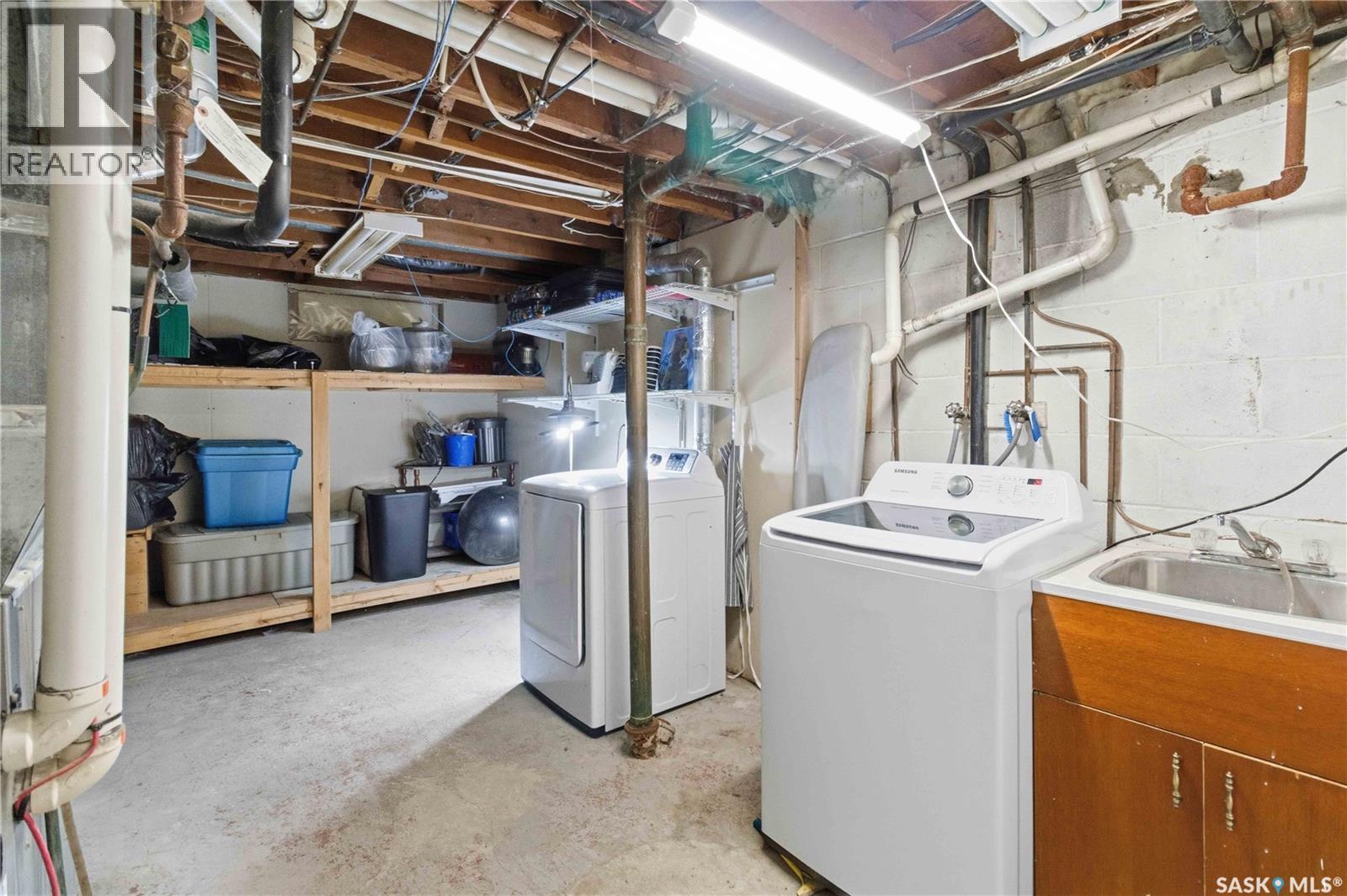 322 U Avenue N, Saskatoon, SK - Indoor Photo Showing Laundry Room