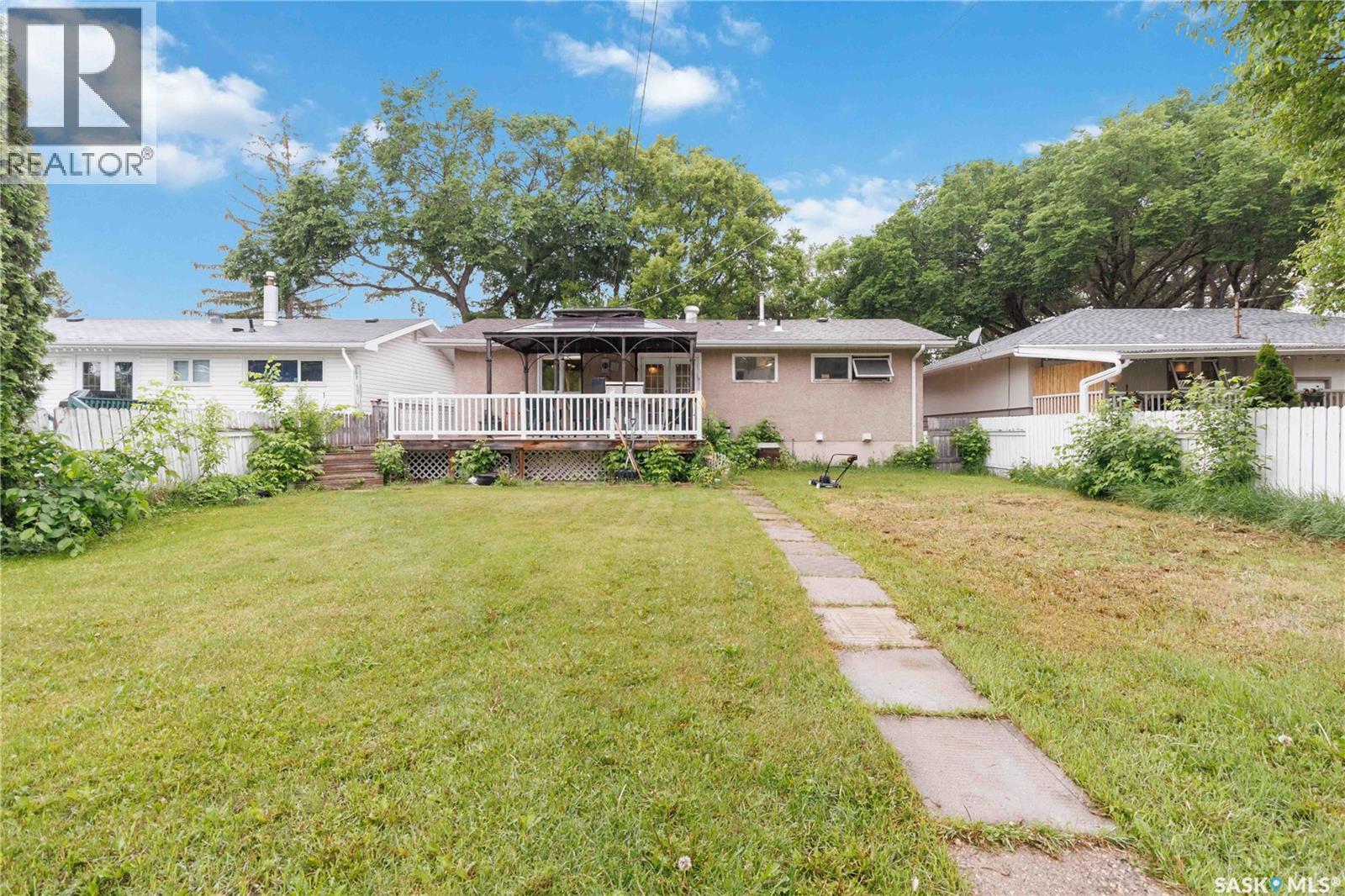 322 U Avenue N, Saskatoon, SK - Outdoor With Deck Patio Veranda