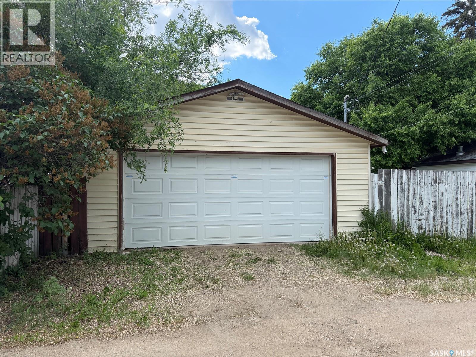 322 U Avenue N, Saskatoon, SK - Outdoor