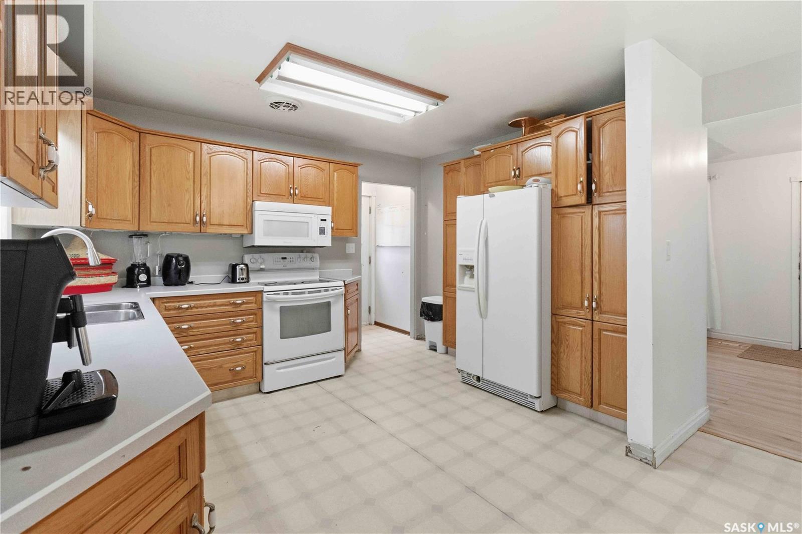 322 U Avenue N, Saskatoon, SK - Indoor Photo Showing Kitchen