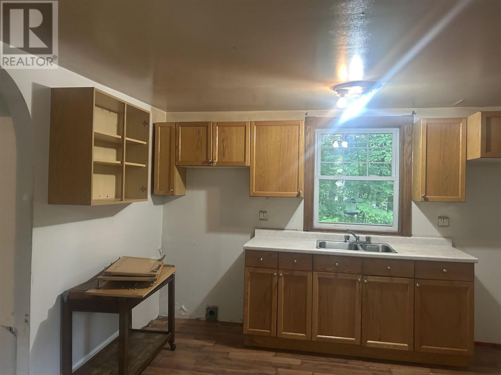 4760 Second Lin W, Prince Township, ON - Indoor Photo Showing Kitchen With Double Sink