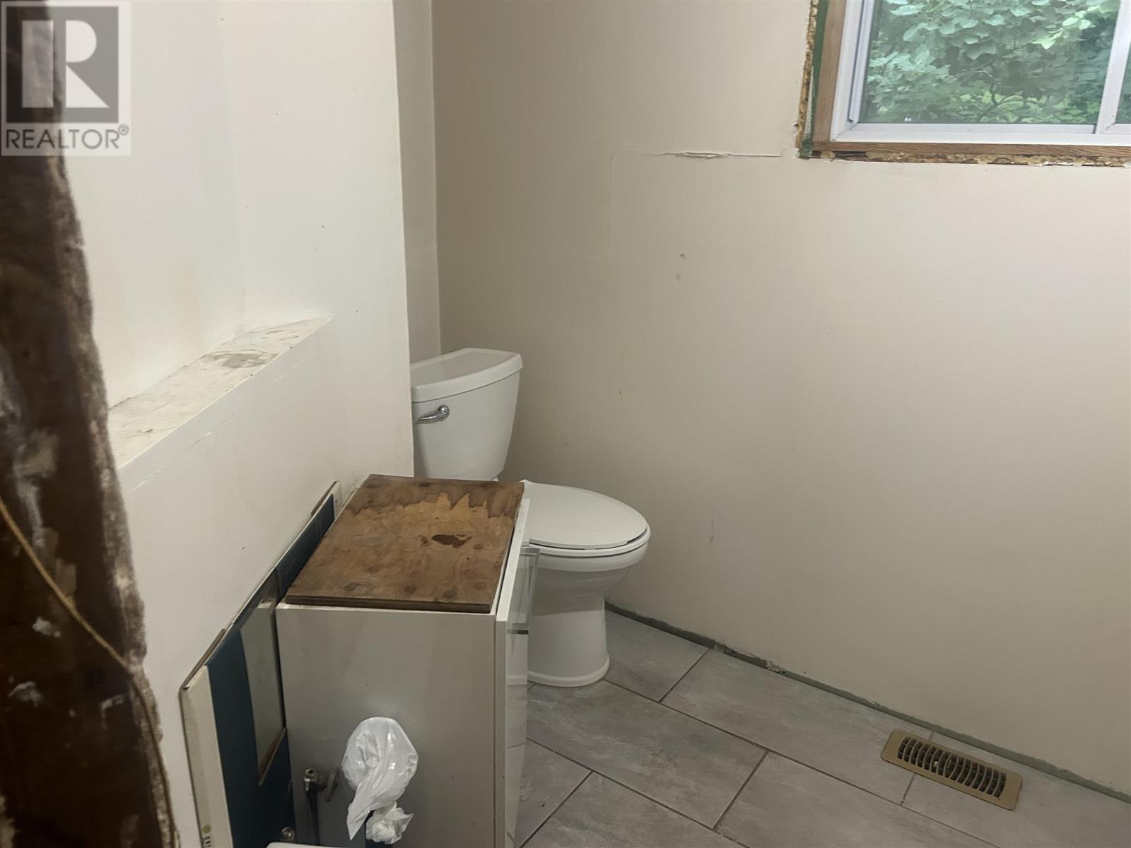 4760 Second Lin W, Prince Township, ON - Indoor Photo Showing Bathroom