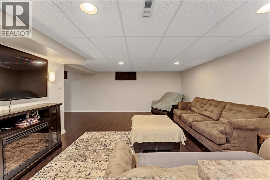 3668 Mckay, Windsor, ON - Indoor Photo Showing Basement