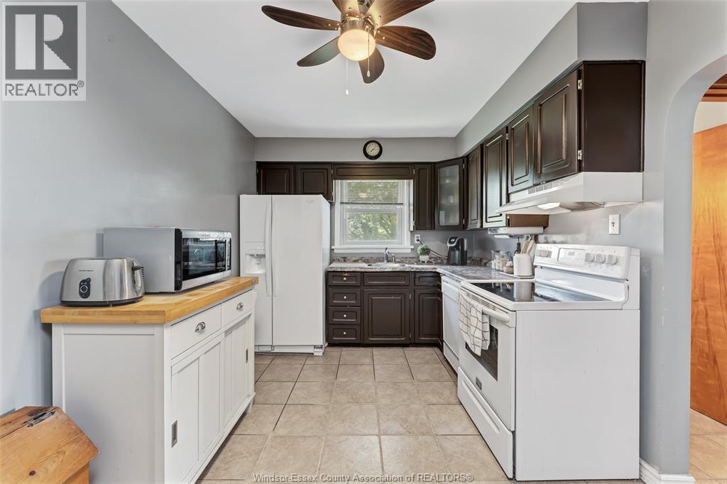 3668 Mckay, Windsor, ON - Indoor Photo Showing Kitchen