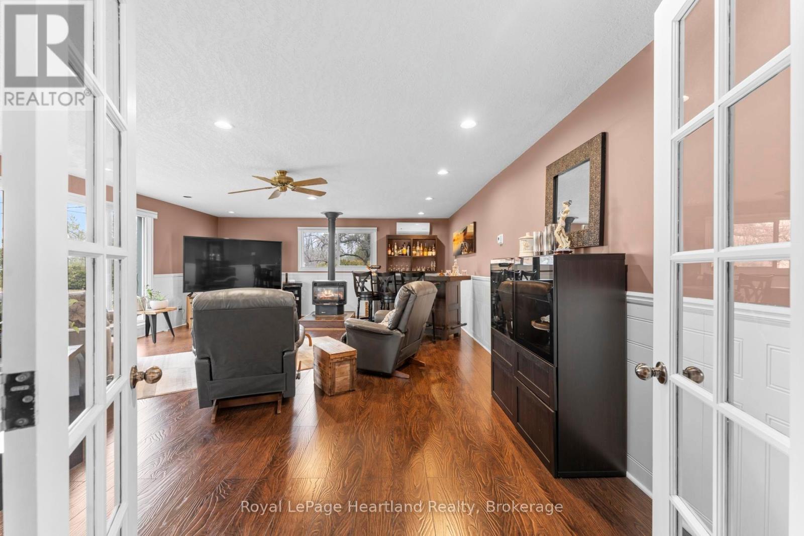 23 Park Road, Central Huron (Goderich), ON - Indoor