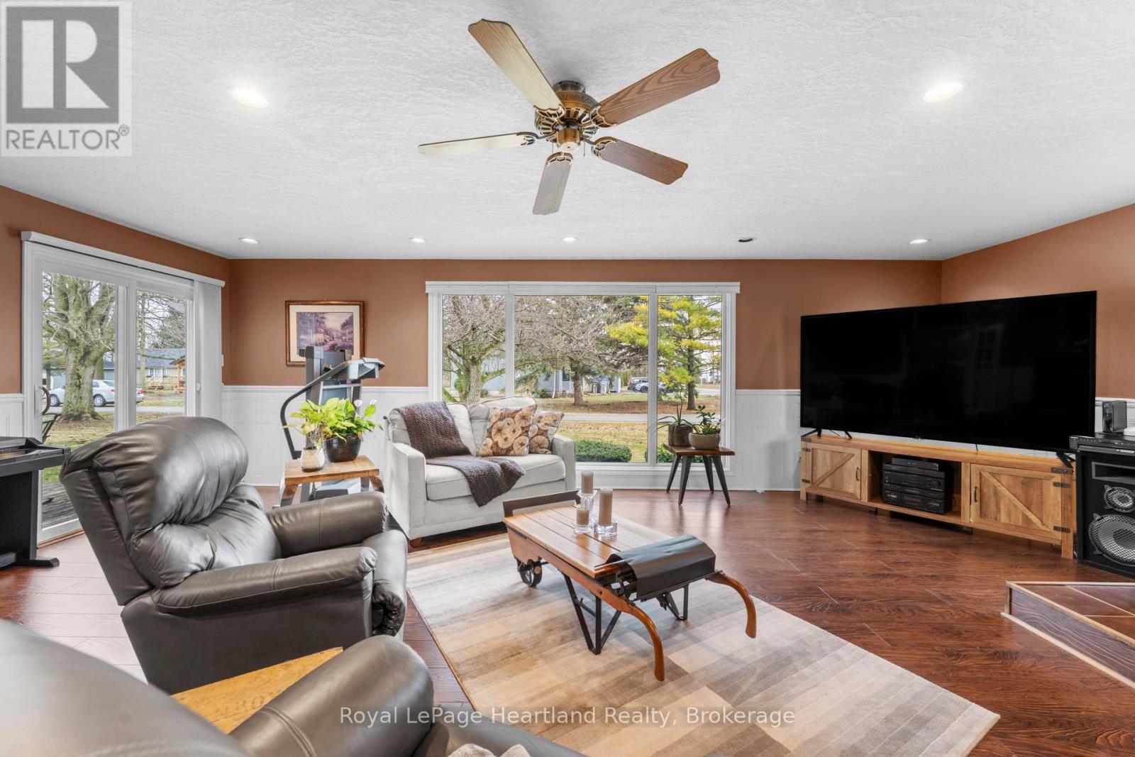 23 Park Road, Central Huron (Goderich), ON - Indoor Photo Showing Living Room