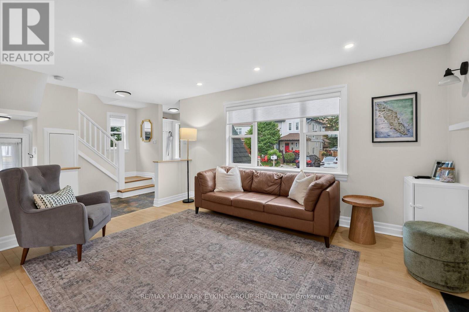 20 Belgrave Road, Ottawa, ON - Indoor Photo Showing Living Room
