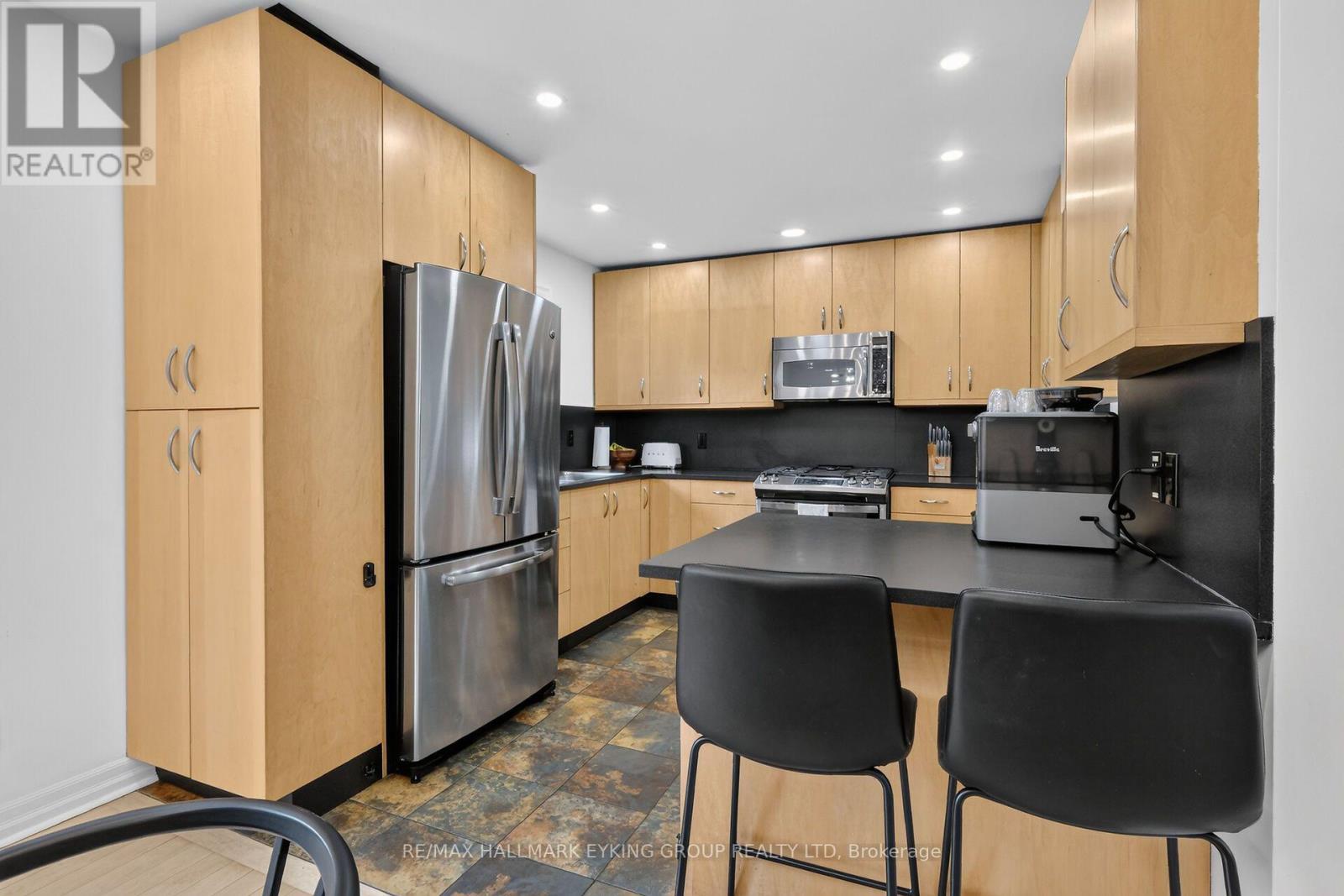 20 Belgrave Road, Ottawa, ON - Indoor Photo Showing Kitchen