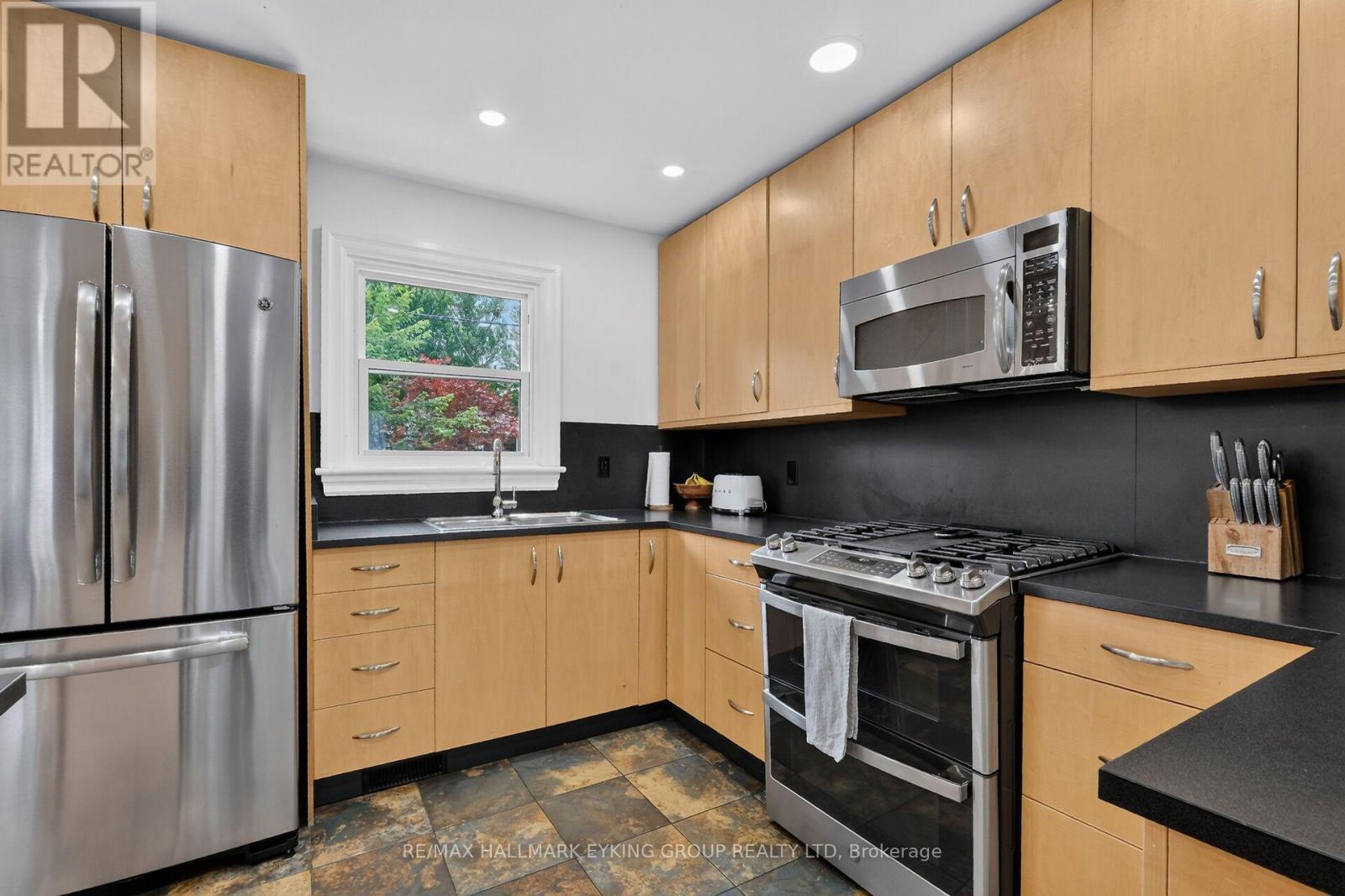 20 Belgrave Road, Ottawa, ON - Indoor Photo Showing Kitchen