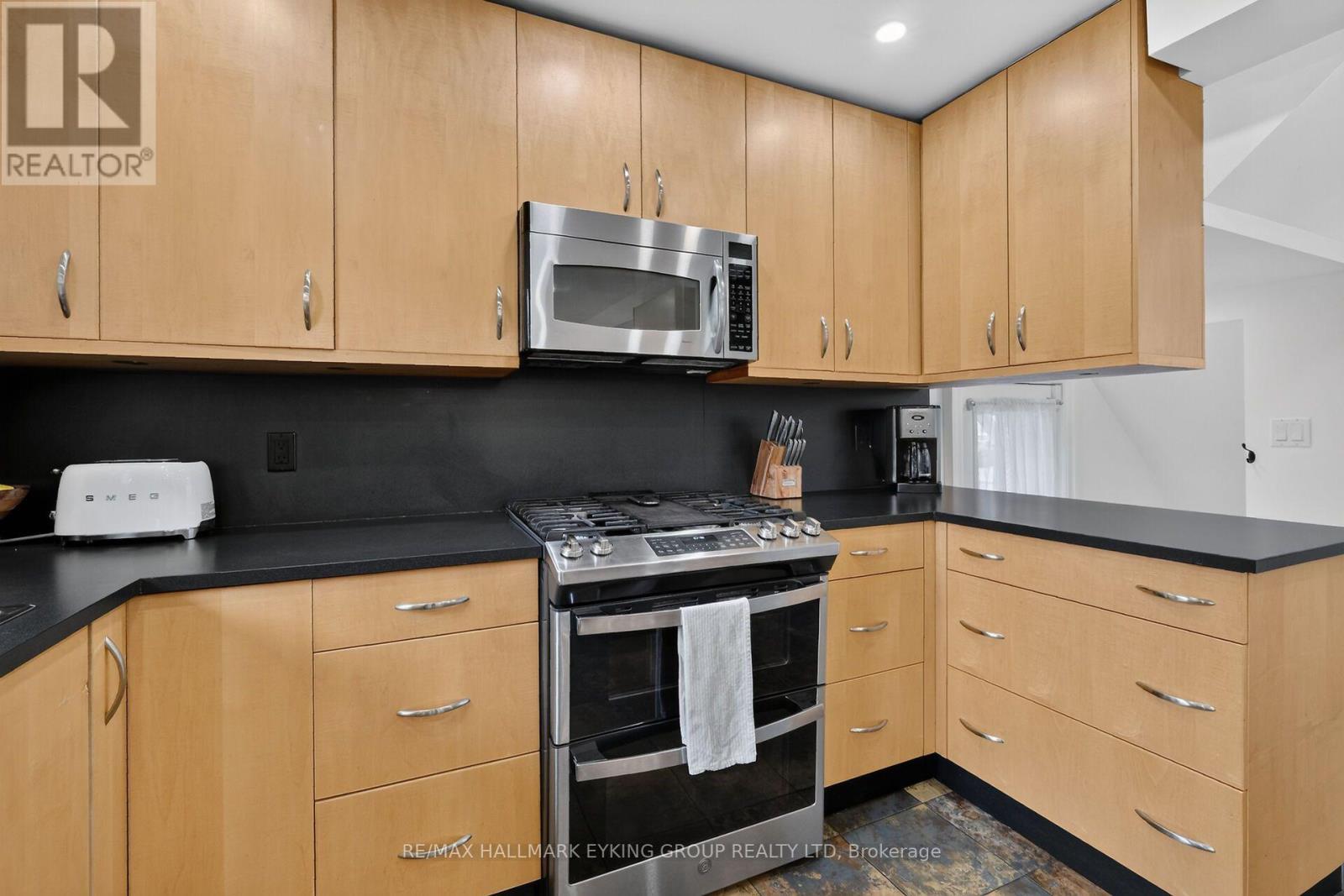 20 Belgrave Road, Ottawa, ON - Indoor Photo Showing Kitchen
