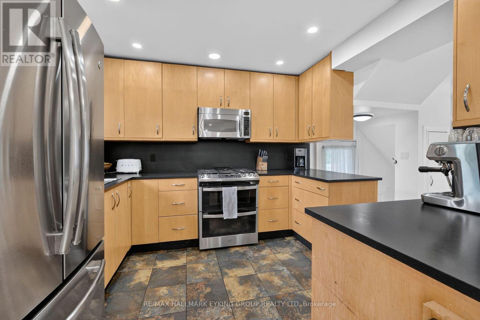 20 Belgrave Road, Ottawa, ON - Indoor Photo Showing Kitchen