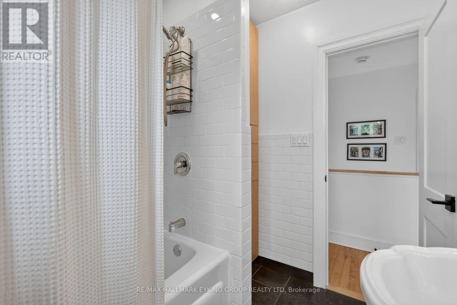 20 Belgrave Road, Ottawa, ON - Indoor Photo Showing Bathroom