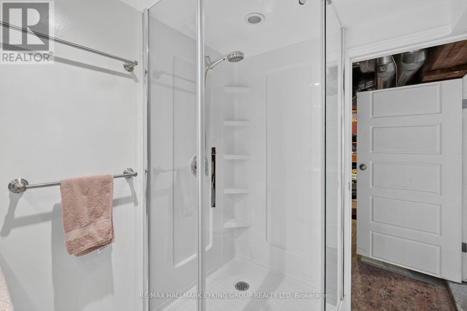 20 Belgrave Road, Ottawa, ON - Indoor Photo Showing Bathroom