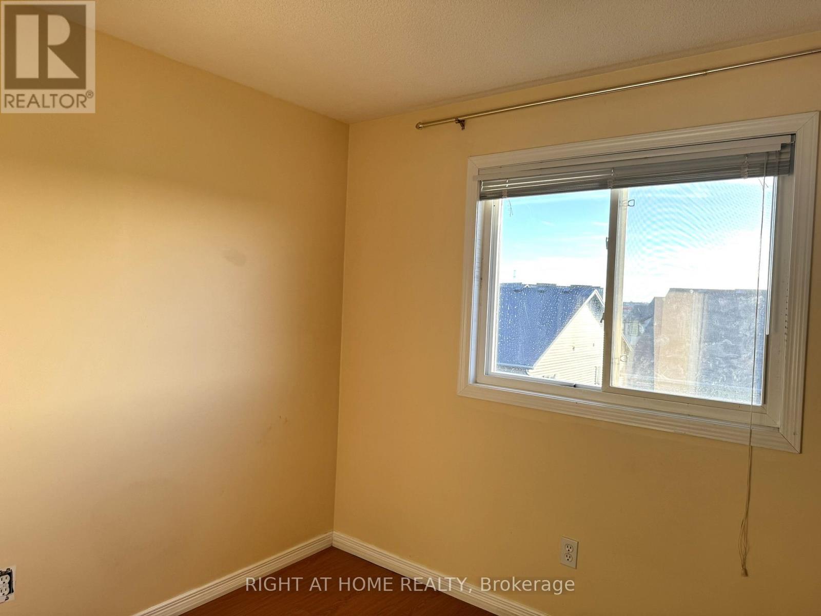 252 Lemon Grass Crescent, Kitchener, ON - Indoor Photo Showing Other Room