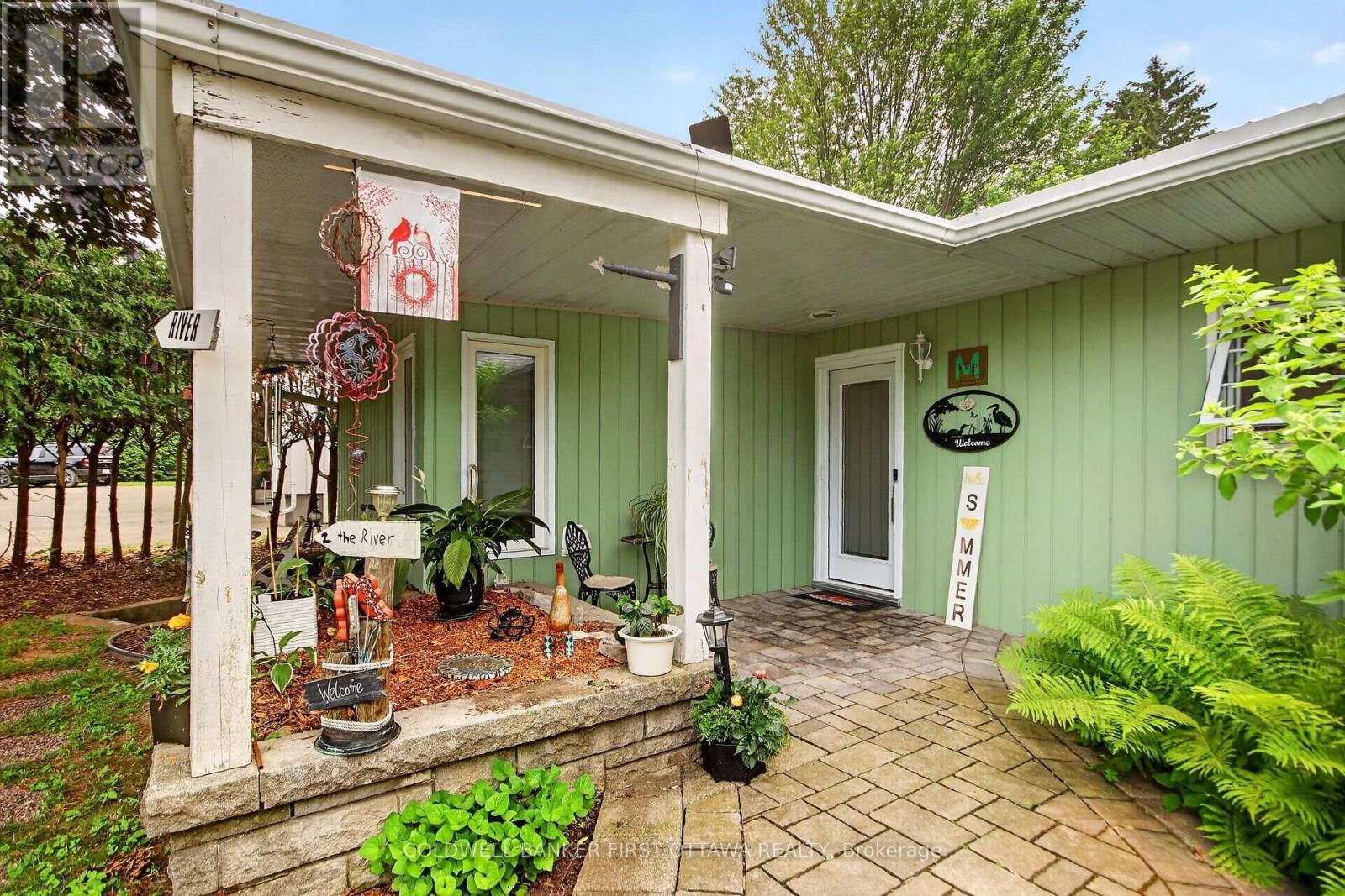 2014 River Road N, Ottawa, ON - Outdoor With Deck Patio Veranda