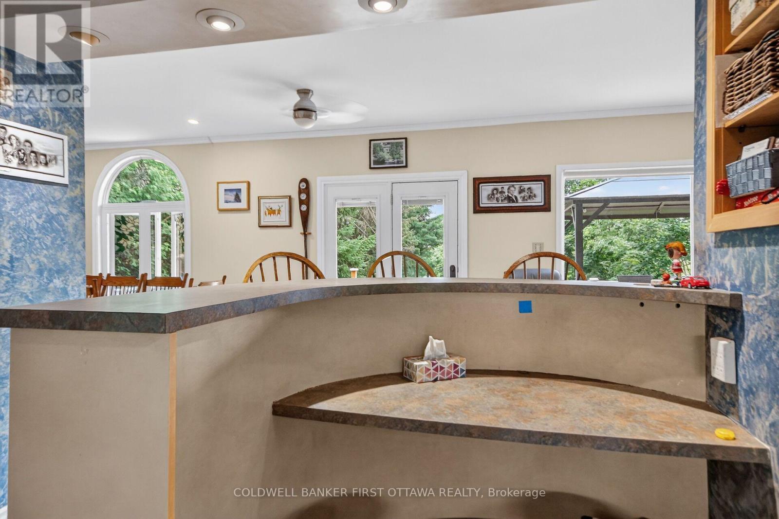 2014 River Road N, Ottawa, ON - Indoor