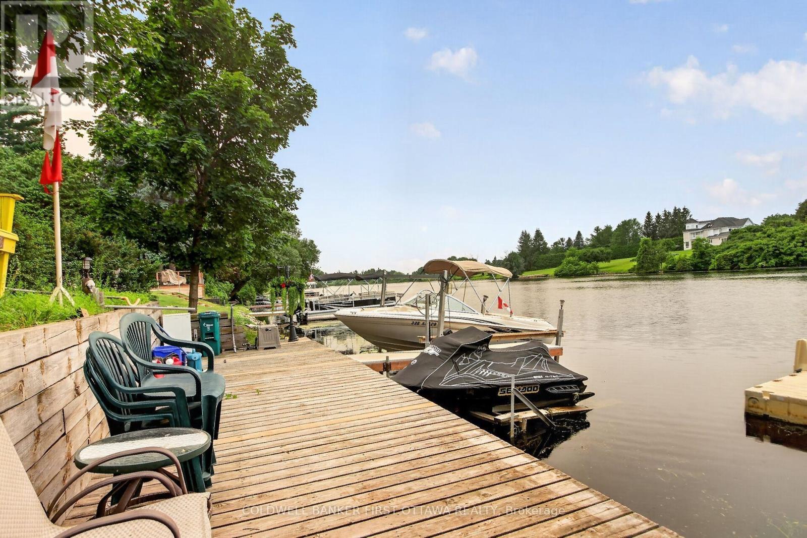 2014 River Road N, Ottawa, ON - Outdoor With Deck Patio Veranda