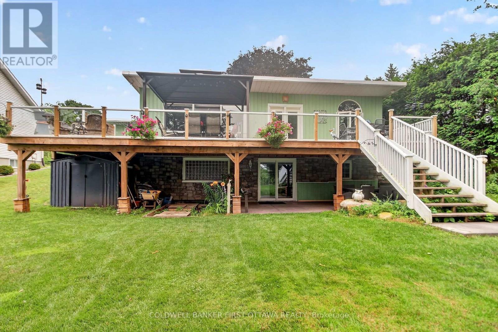 2014 River Road N, Ottawa, ON - Outdoor With Deck Patio Veranda