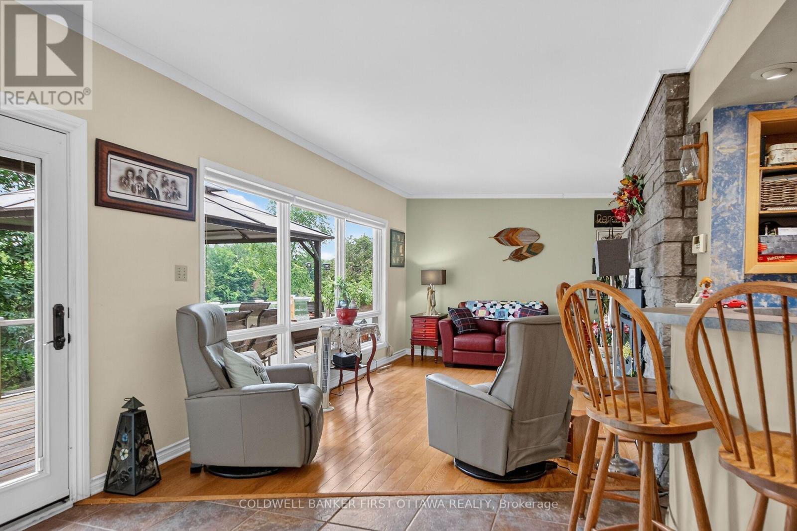 2014 River Road N, Ottawa, ON - Indoor