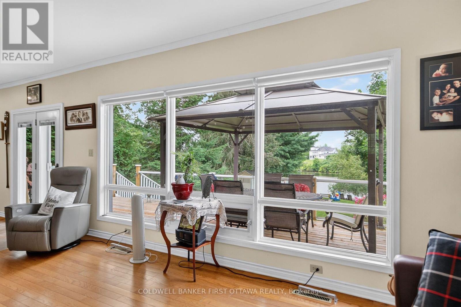 2014 River Road N, Ottawa, ON - Indoor