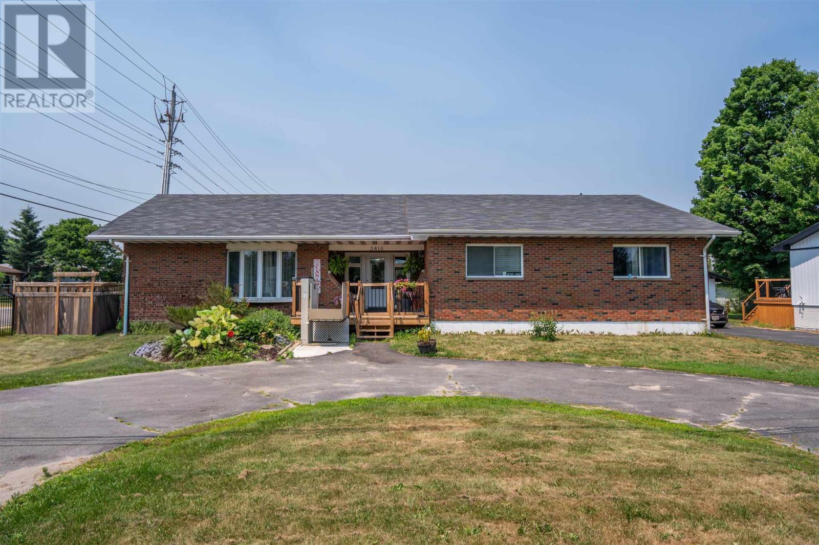 3810 Queen St E, Sault Ste. Marie, ON - Outdoor