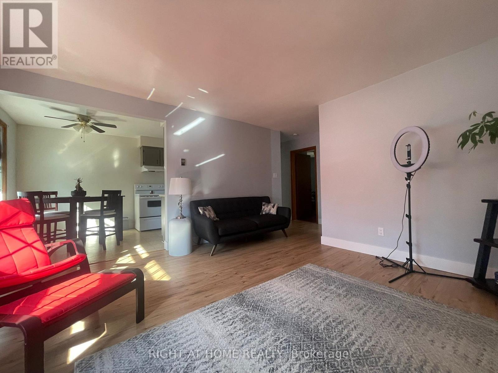 1 - 19 Johnson Place, St. Thomas, ON - Indoor Photo Showing Other Room