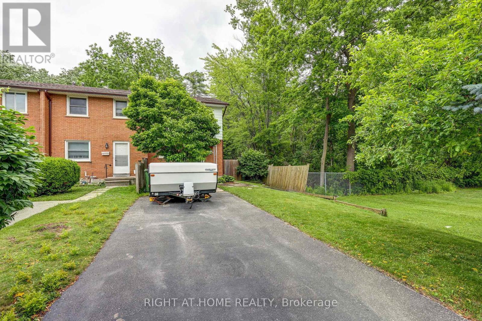 Driveway for 4 vehicles - 5 - 81 Parkside Drive, St. Thomas, ON - Outdoor