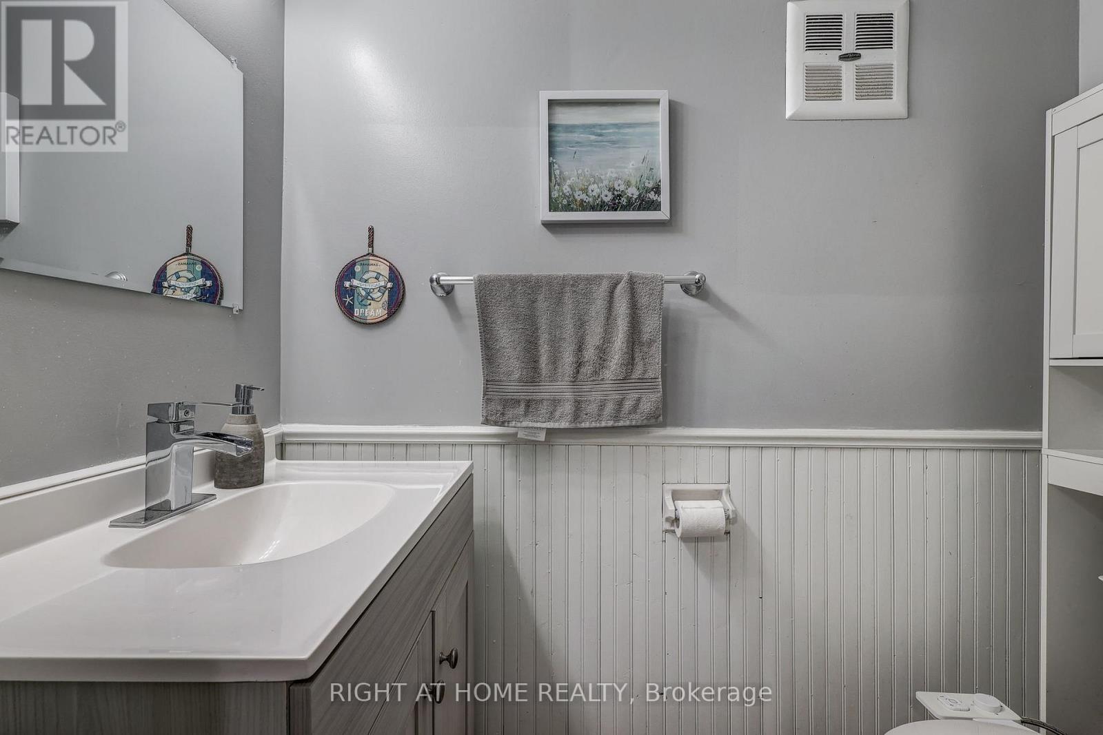 2 pc Powder Room - 5 - 81 Parkside Drive, St. Thomas, ON - Indoor Photo Showing Bathroom