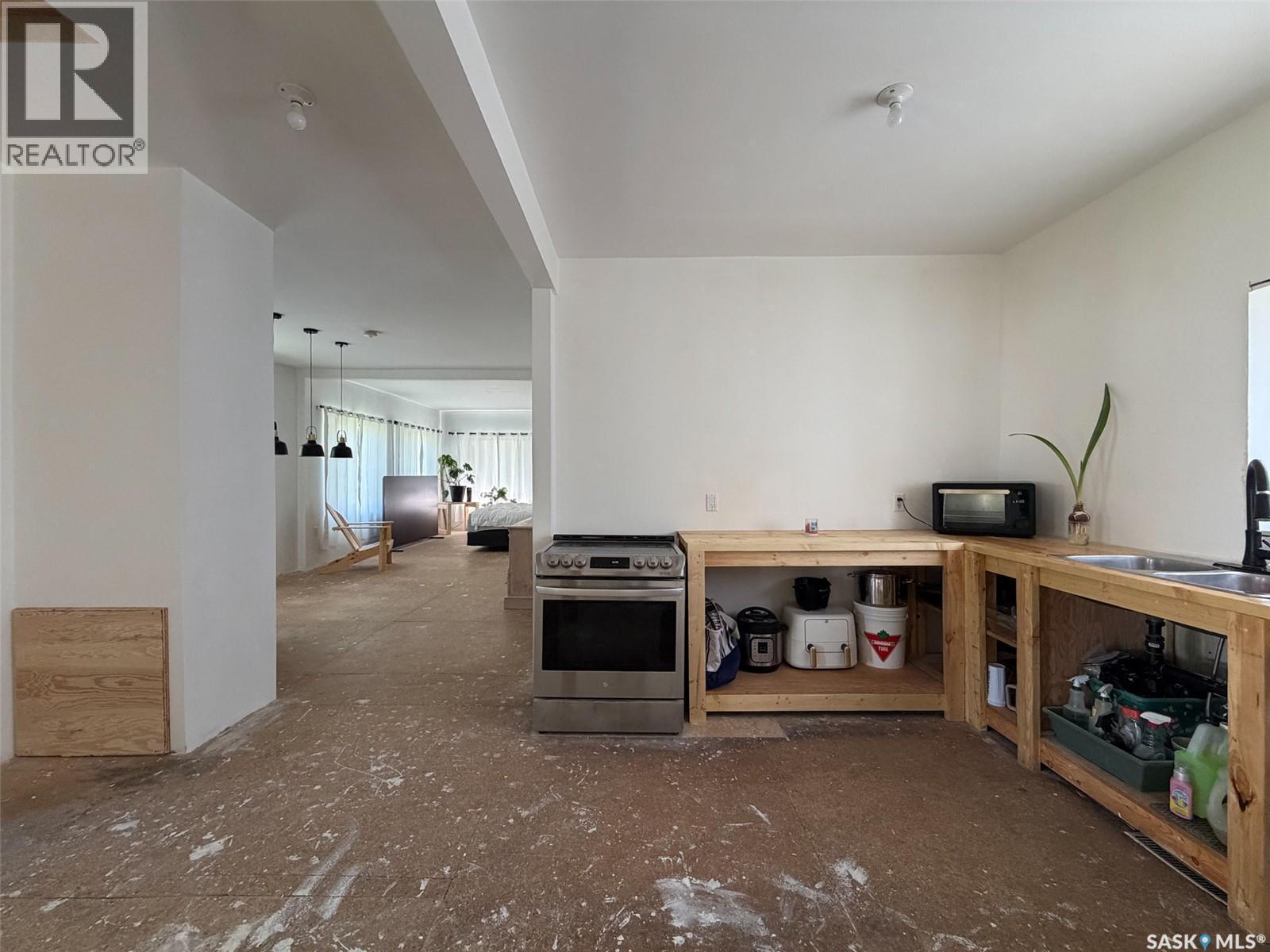 295 Ensign Street, Pennant, SK - Indoor Photo Showing Other Room