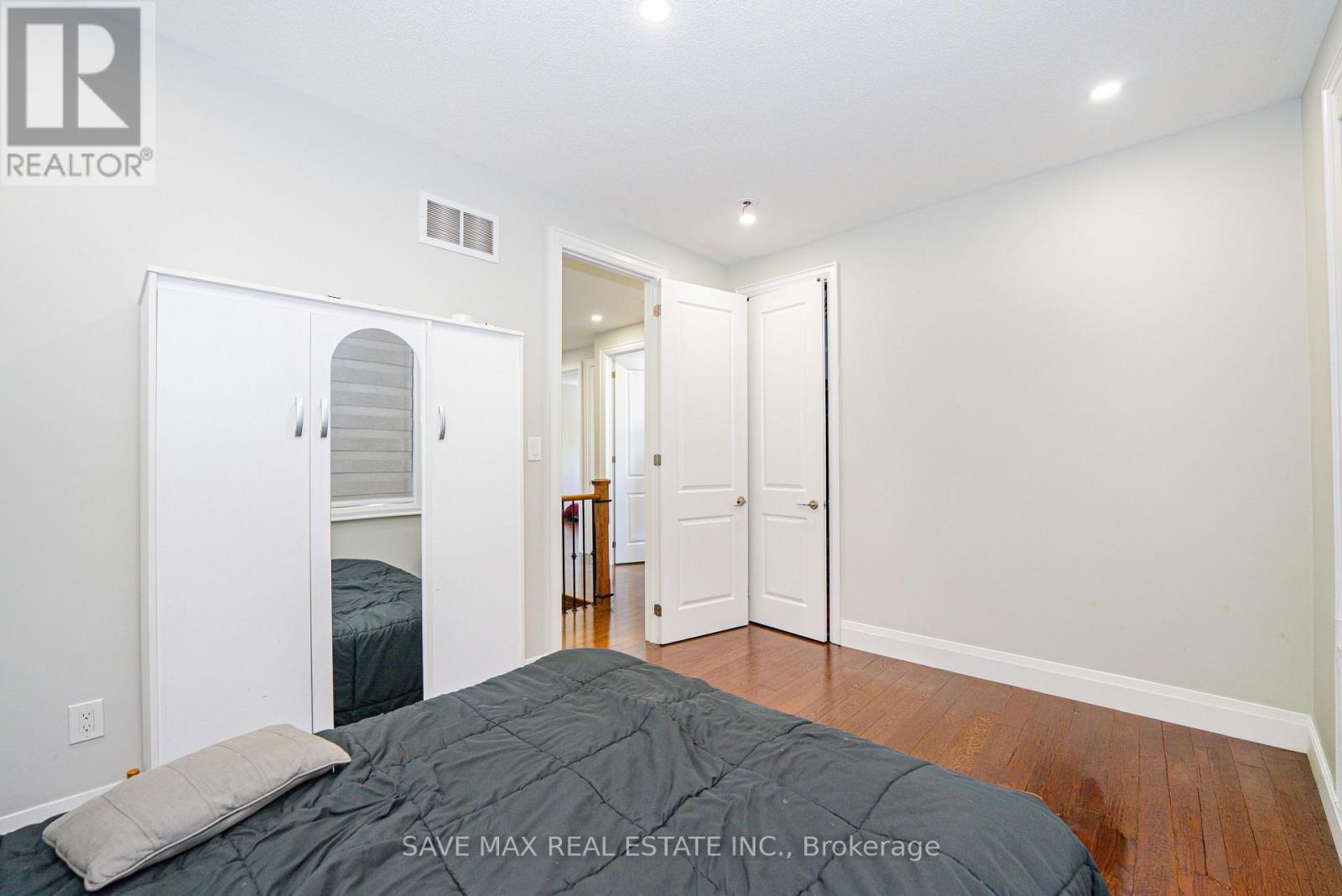 47 Legendary Circle, Brampton, ON - Indoor Photo Showing Bedroom