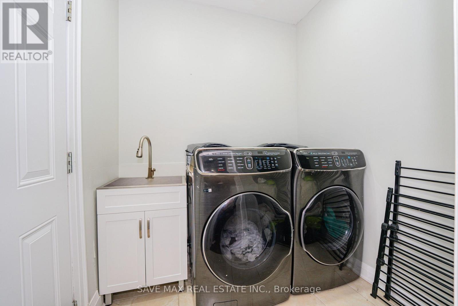 47 Legendary Circle, Brampton, ON - Indoor Photo Showing Laundry Room