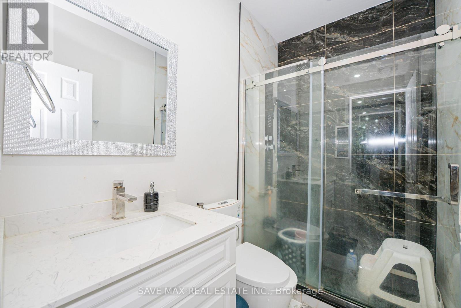 47 Legendary Circle, Brampton, ON - Indoor Photo Showing Bathroom