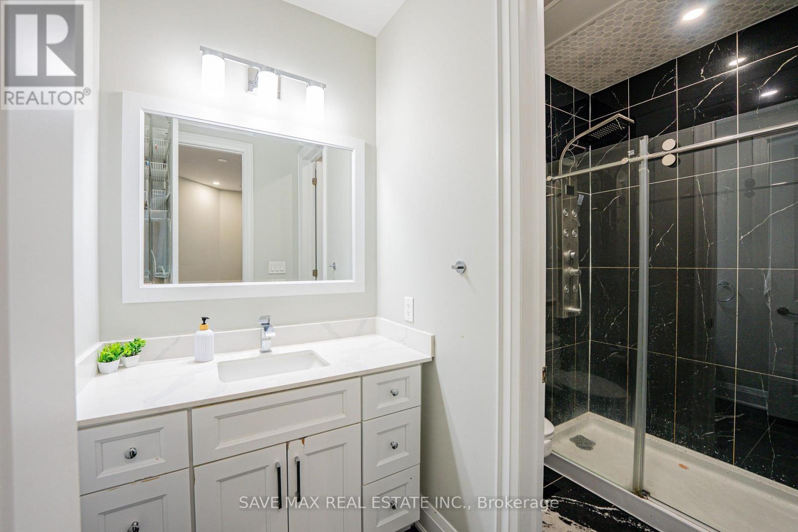 47 Legendary Circle, Brampton, ON - Indoor Photo Showing Bathroom