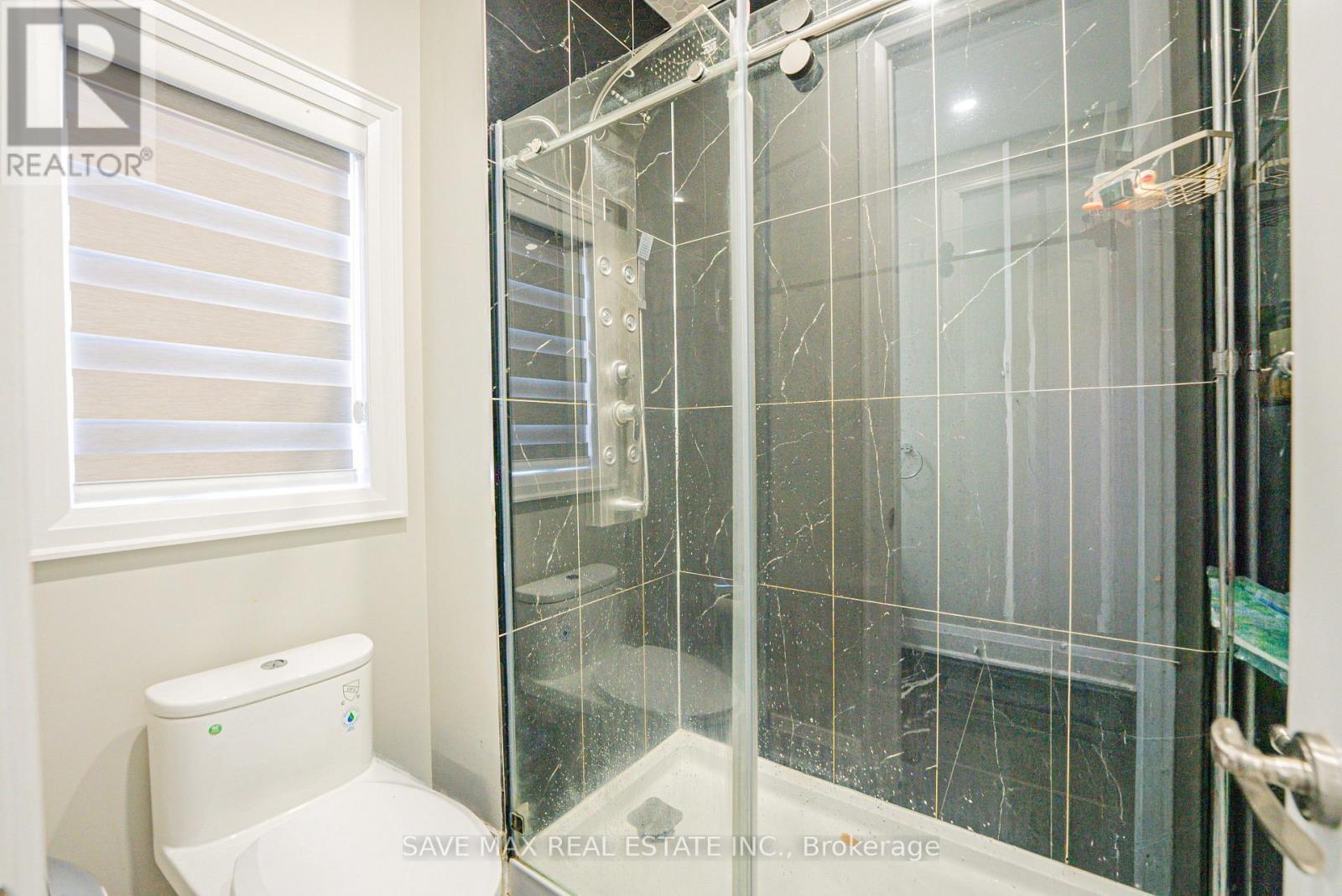 47 Legendary Circle, Brampton, ON - Indoor Photo Showing Bathroom