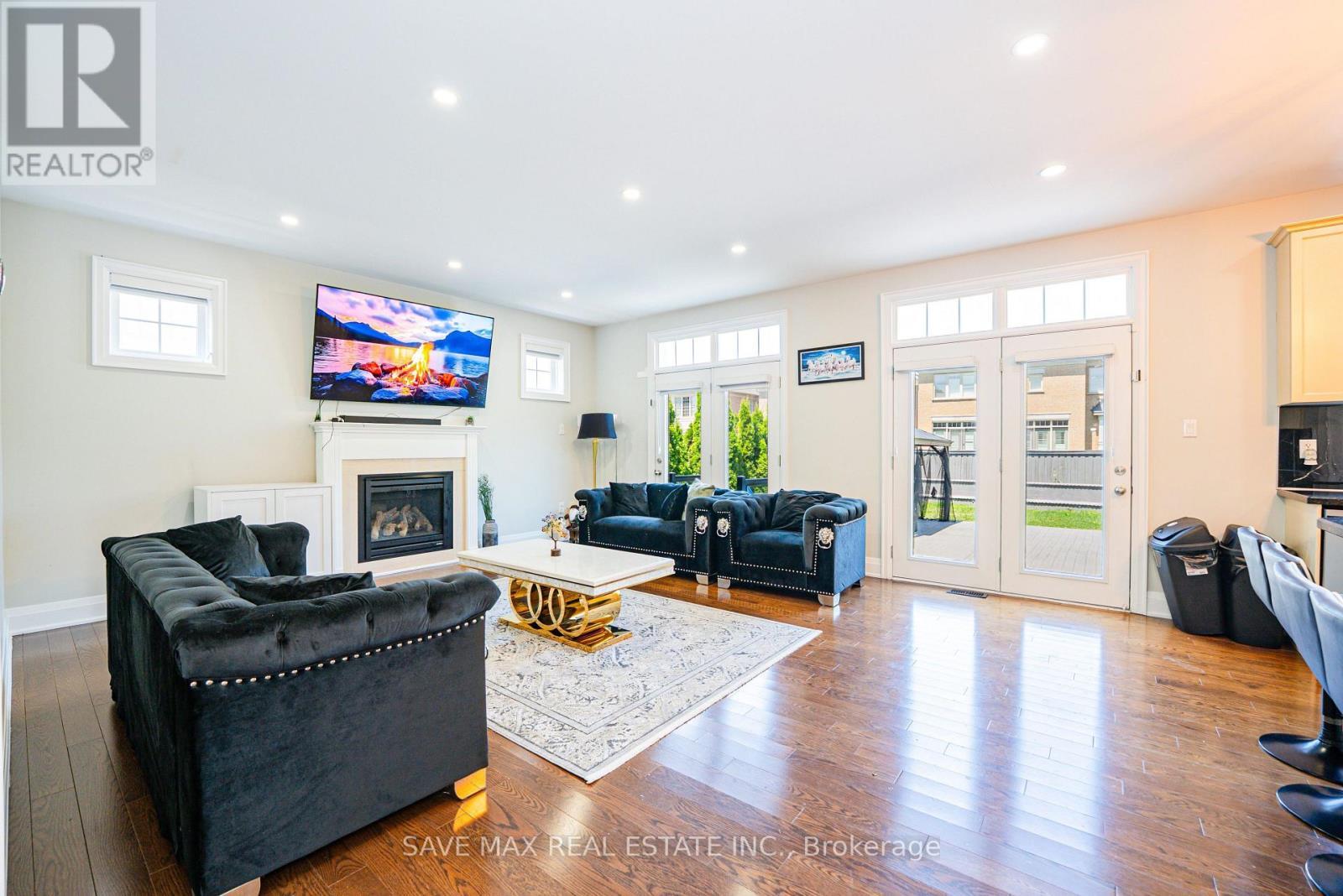 47 Legendary Circle, Brampton, ON - Indoor Photo Showing Living Room With Fireplace