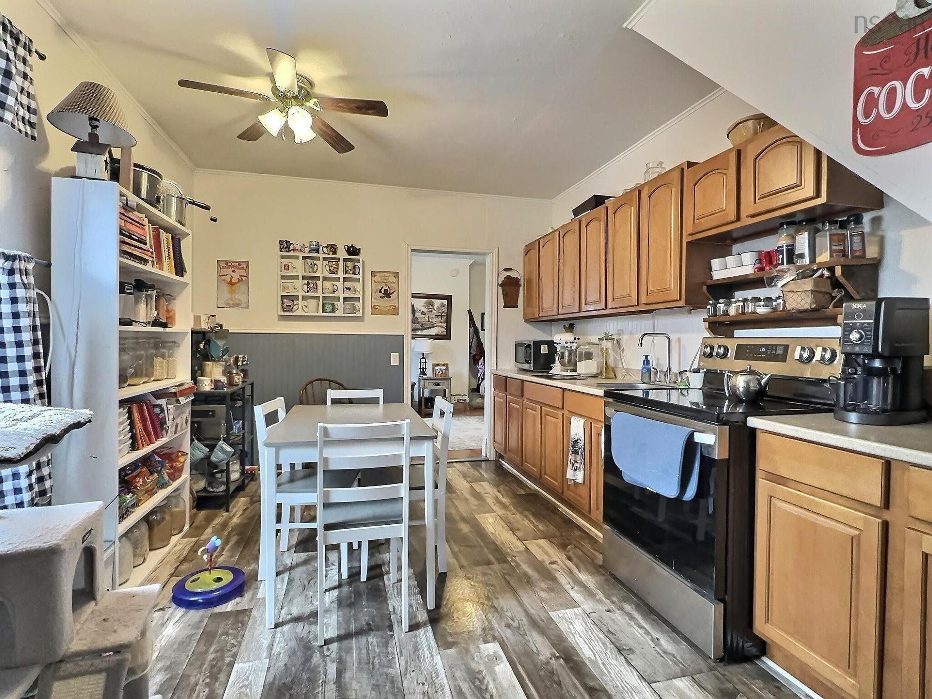355 Queen Street, Truro, NS - Indoor Photo Showing Kitchen
