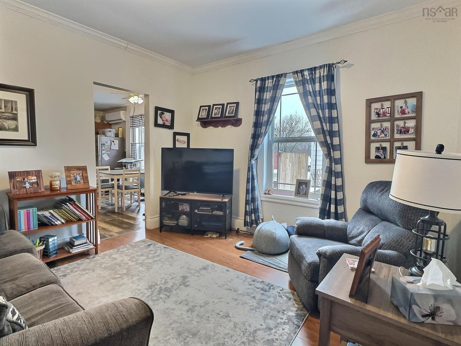 355 Queen Street, Truro, NS - Indoor Photo Showing Living Room