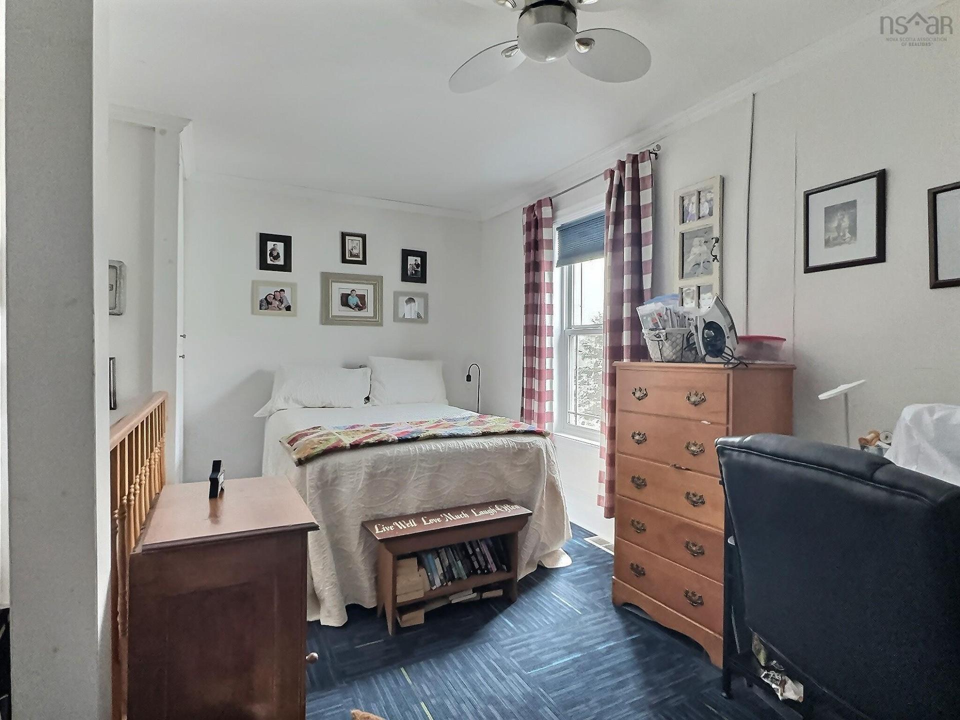 355 Queen Street, Truro, NS - Indoor Photo Showing Bedroom