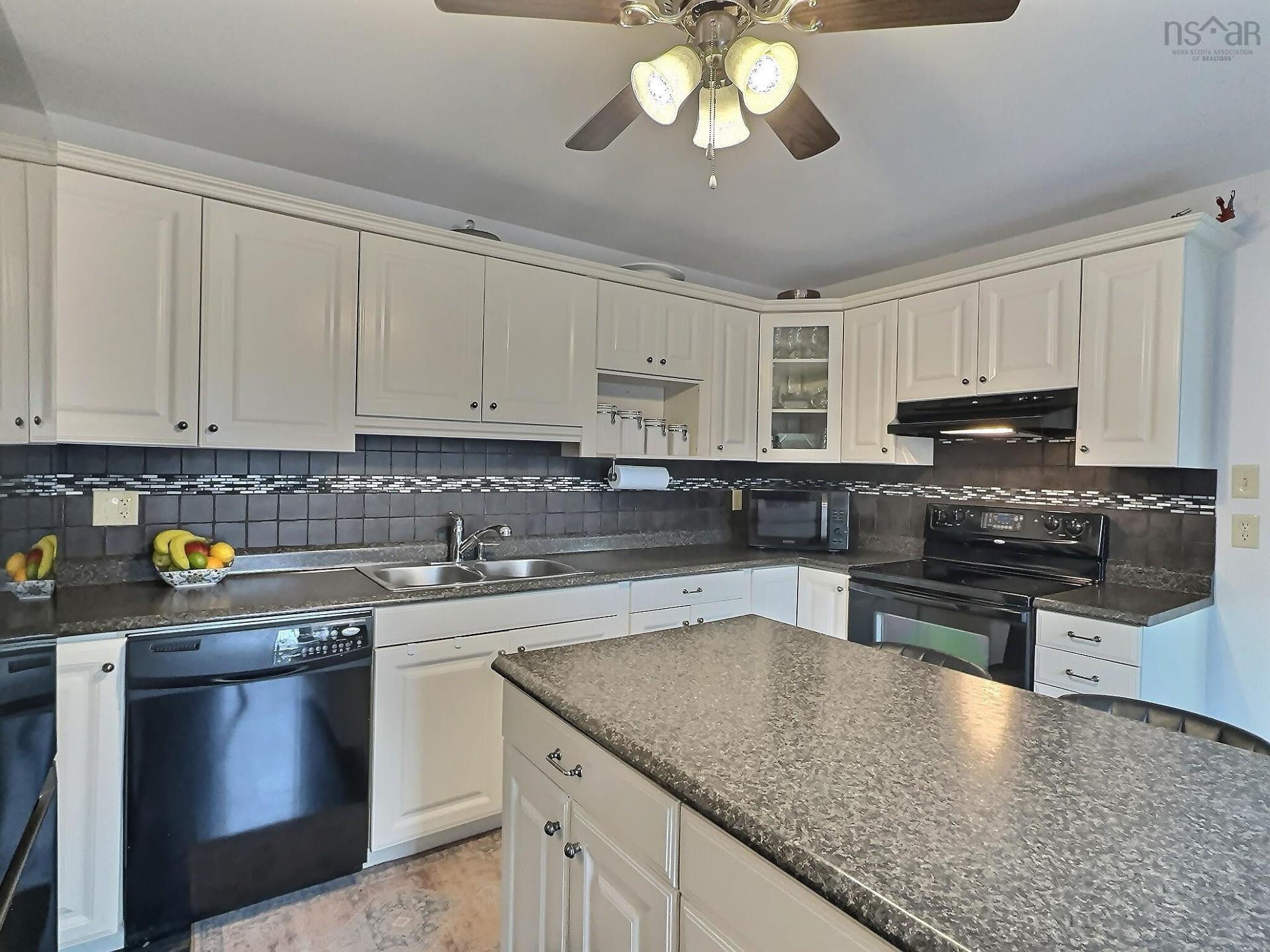 355 Queen Street, Truro, NS - Indoor Photo Showing Kitchen With Double Sink