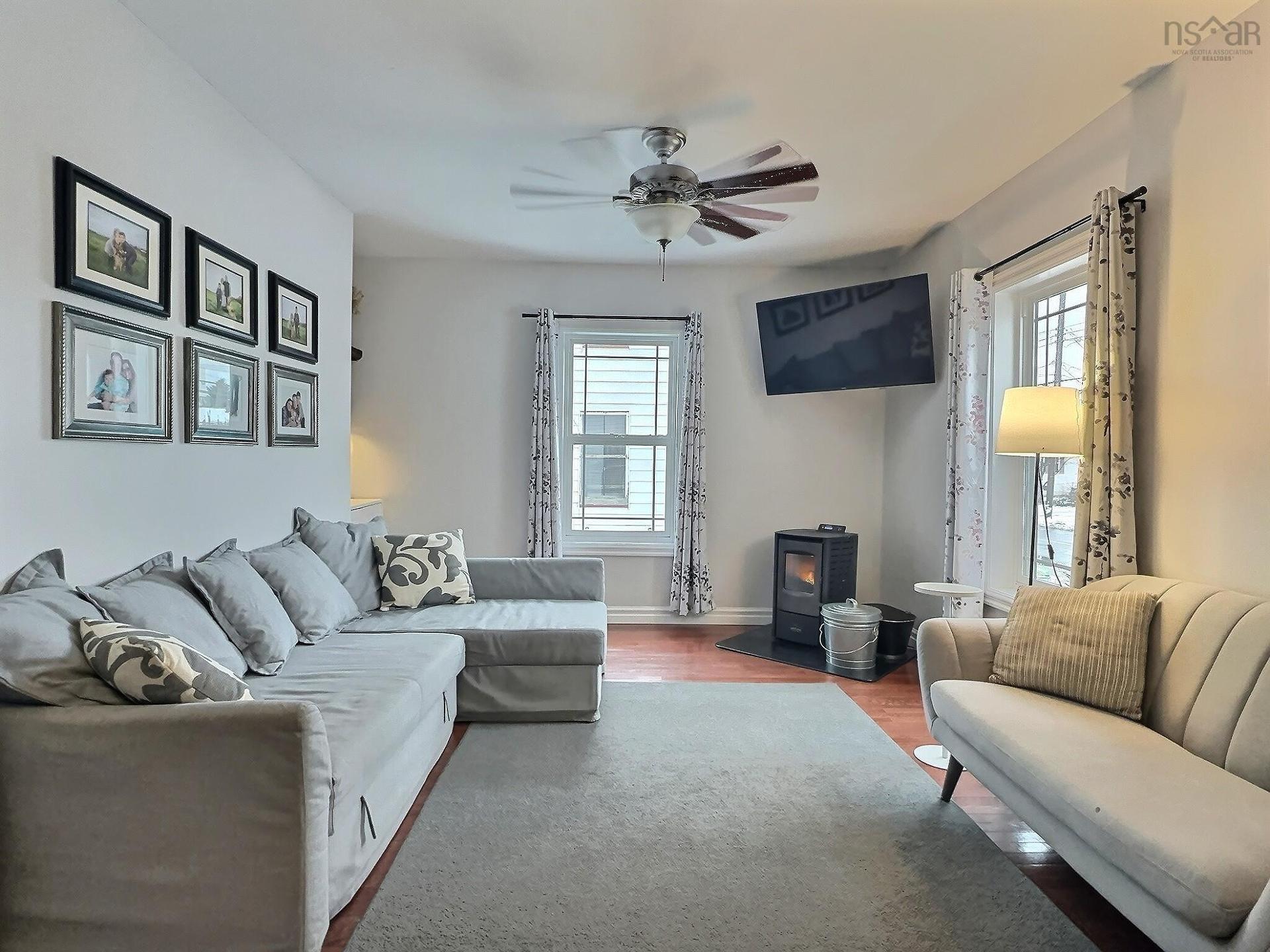 355 Queen Street, Truro, NS - Indoor Photo Showing Living Room With Fireplace