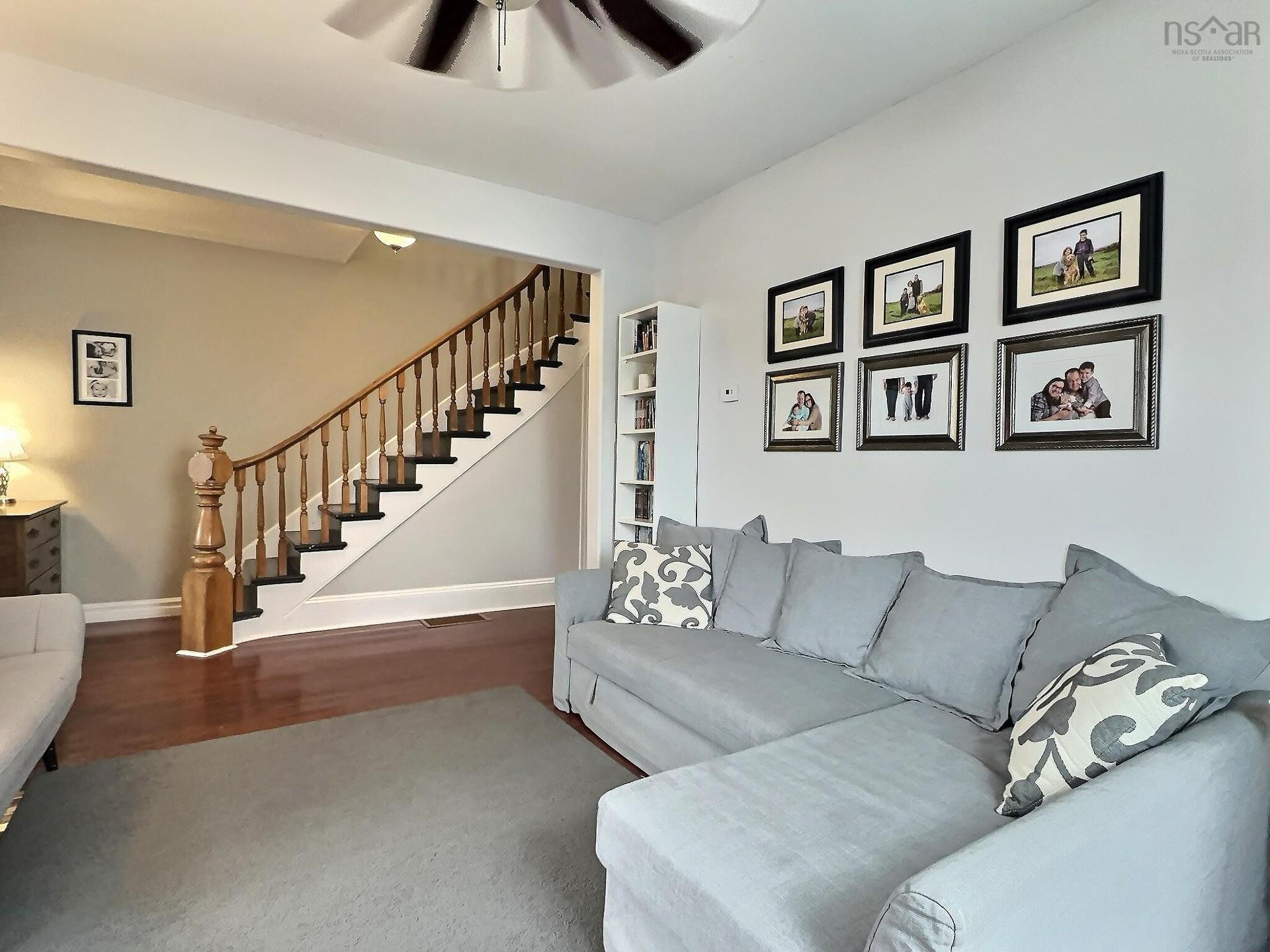 355 Queen Street, Truro, NS - Indoor Photo Showing Living Room