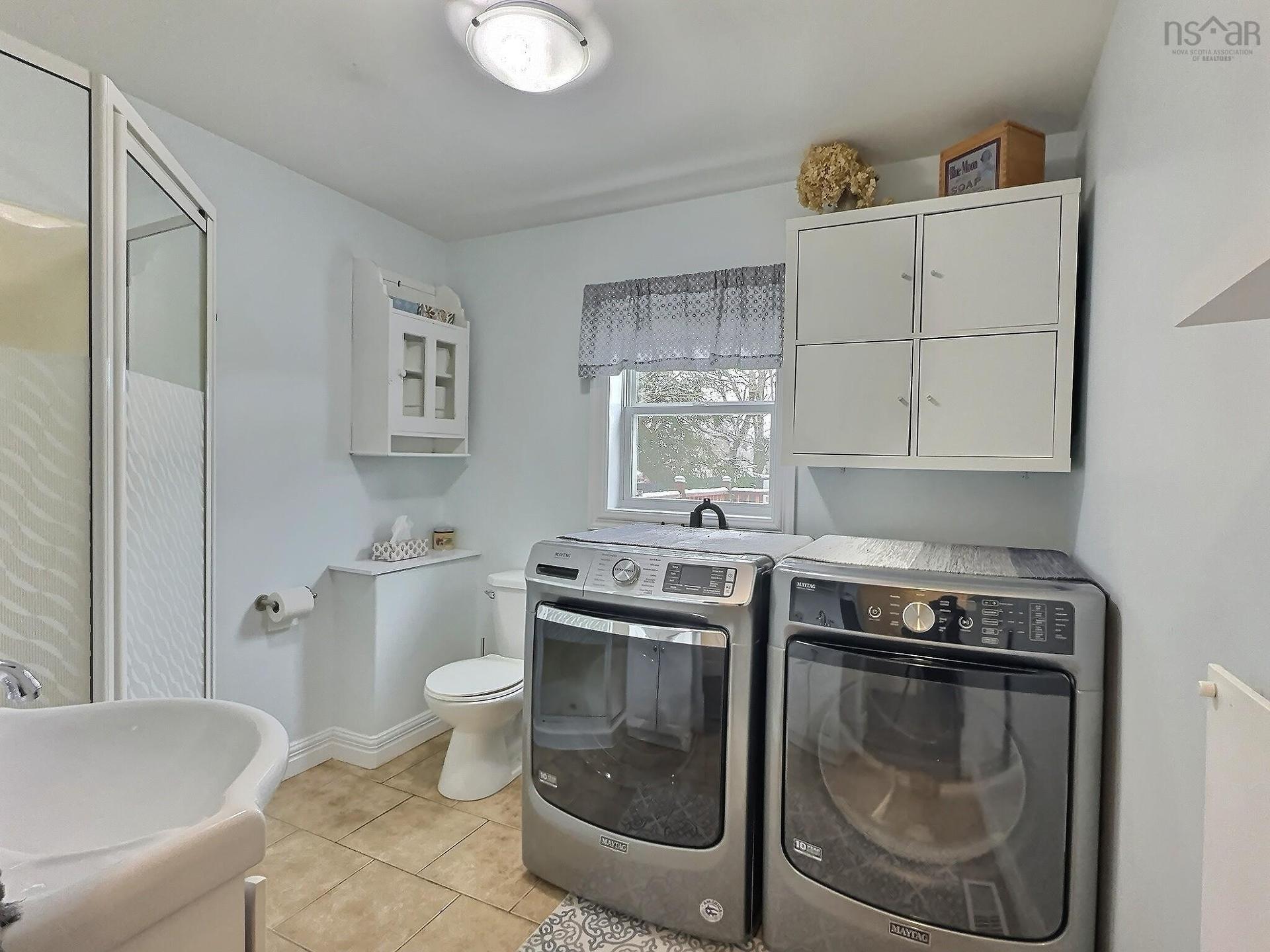 355 Queen Street, Truro, NS - Indoor Photo Showing Laundry Room