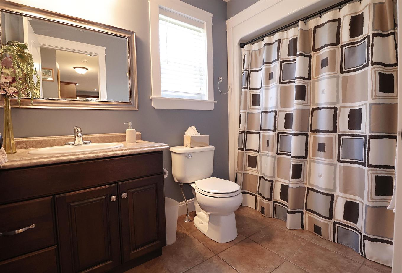 49 Royalty Road, Charlottetown, PE - Indoor Photo Showing Bathroom