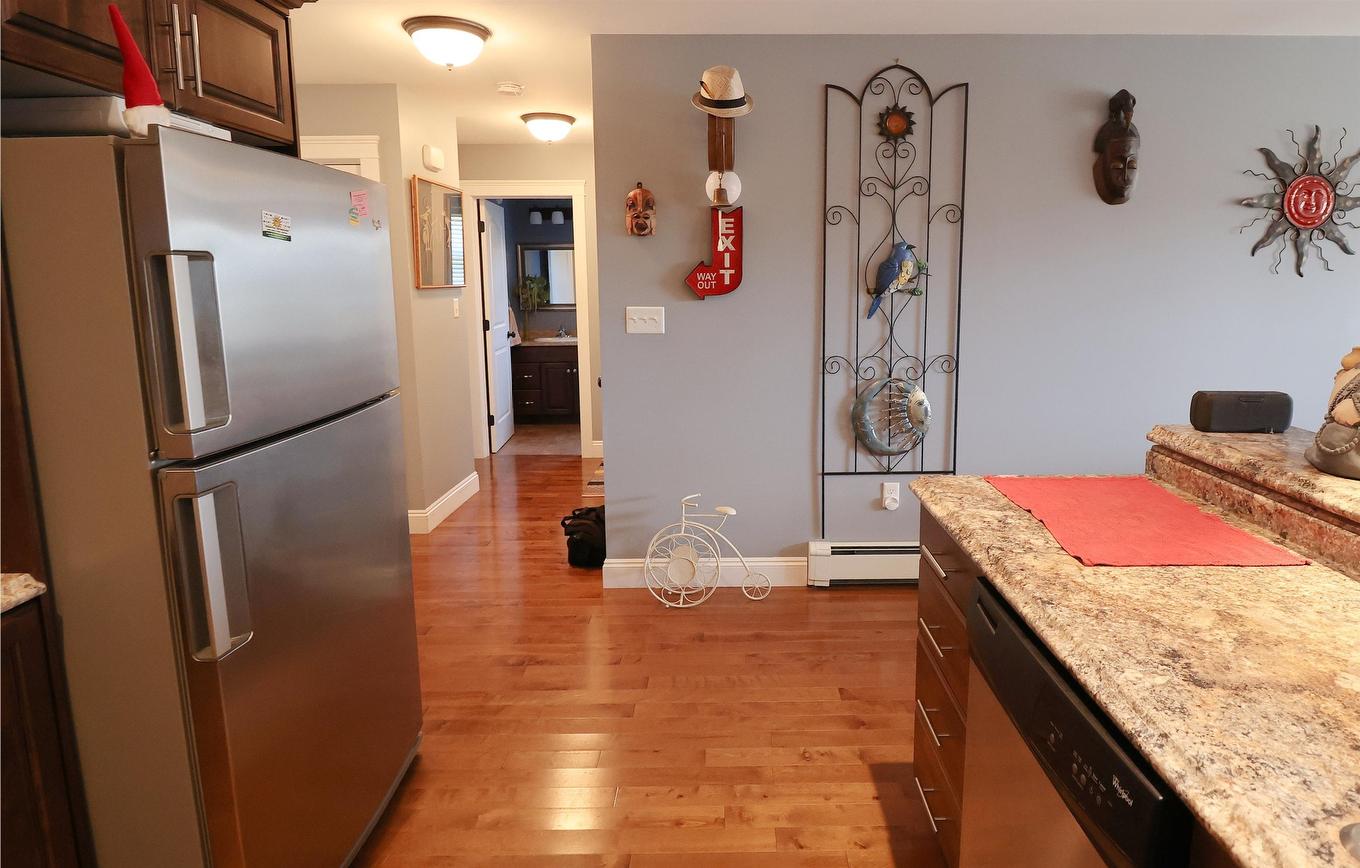 49 Royalty Road, Charlottetown, PE - Indoor Photo Showing Kitchen