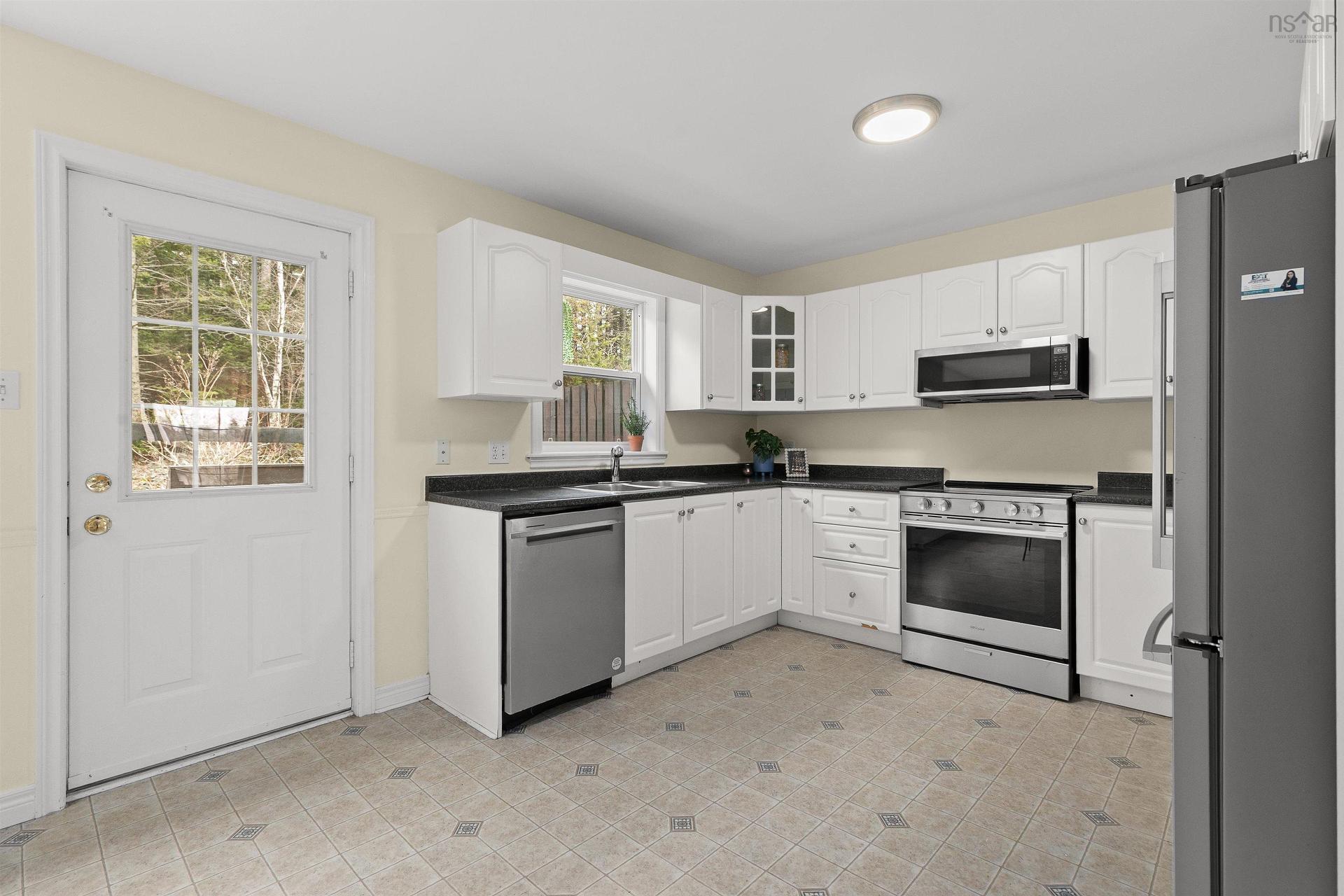 36 Stratford Way, Halifax, NS - Indoor Photo Showing Kitchen